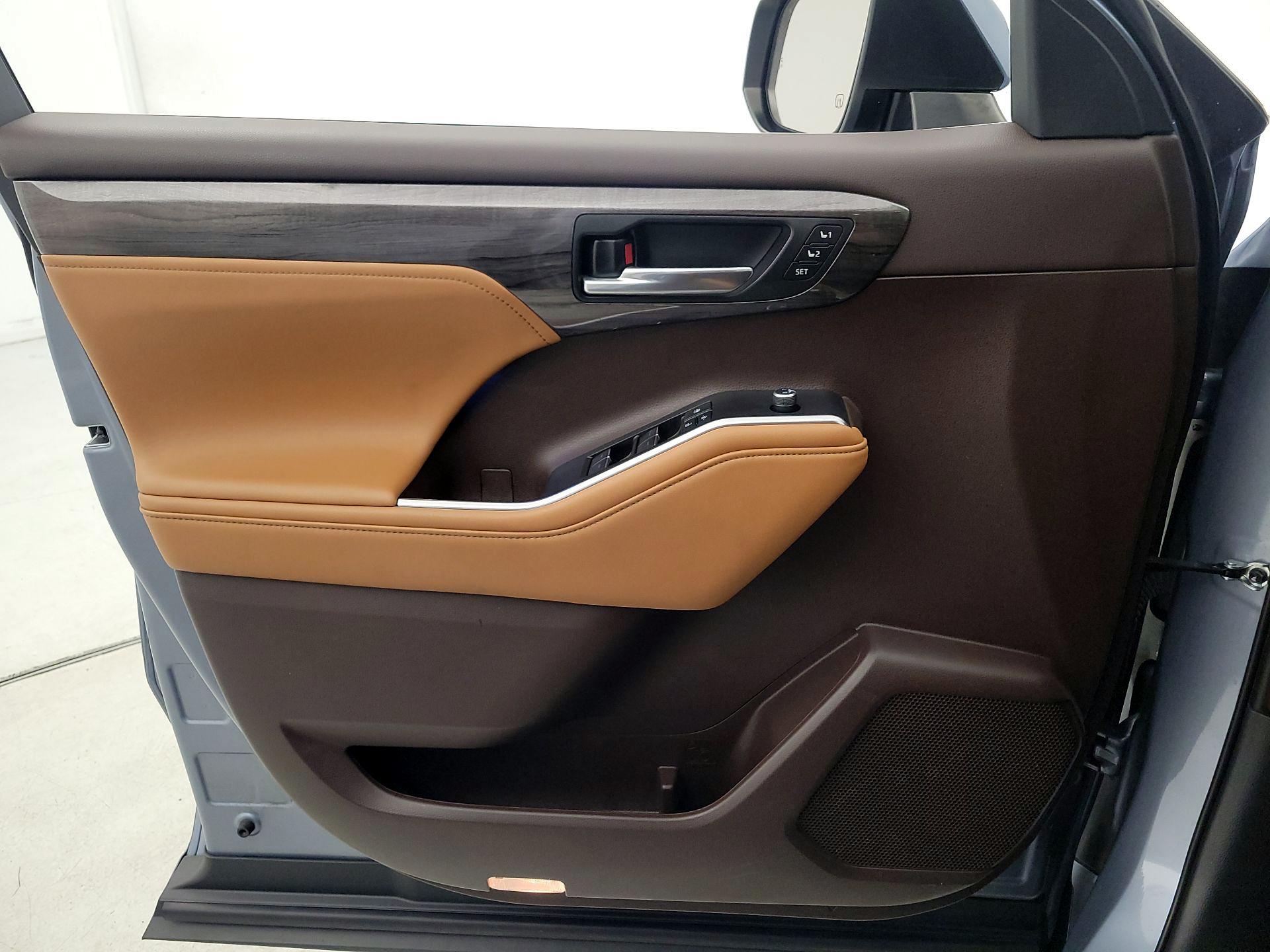 Thumbnail: 2021 Toyota Highlander - 12