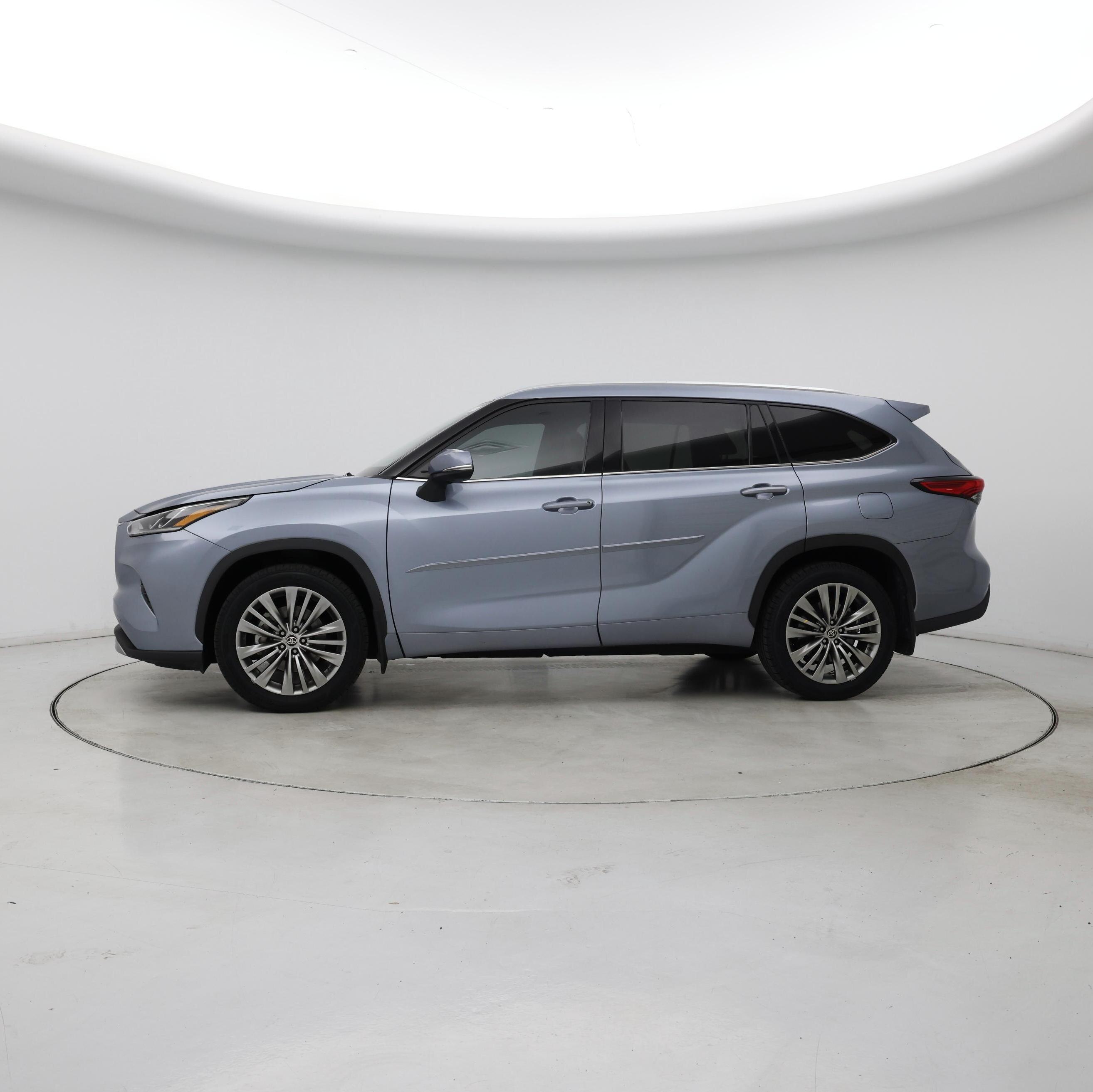 Thumbnail: 2021 Toyota Highlander - 3