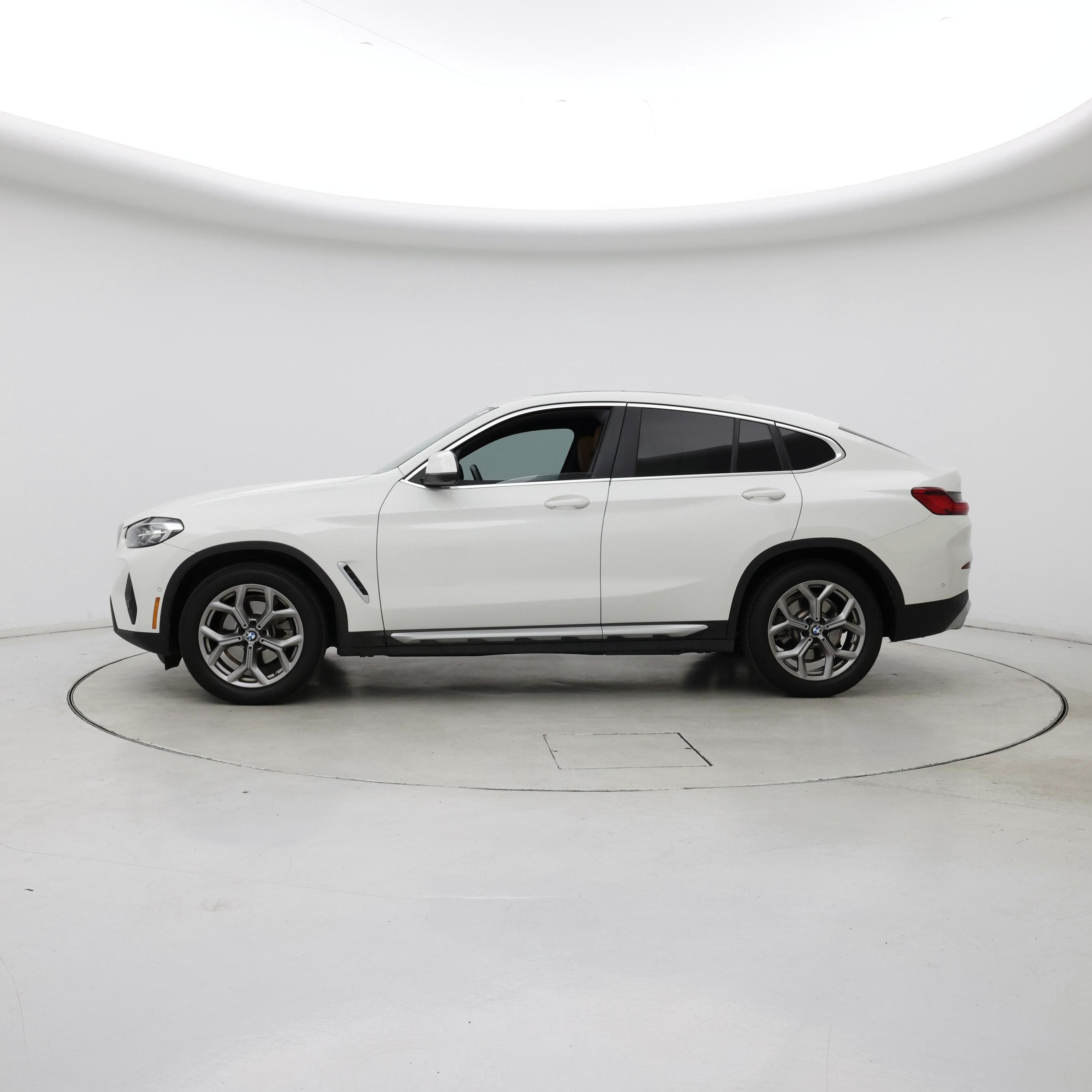 Thumbnail: 2023 BMW X4 - 3