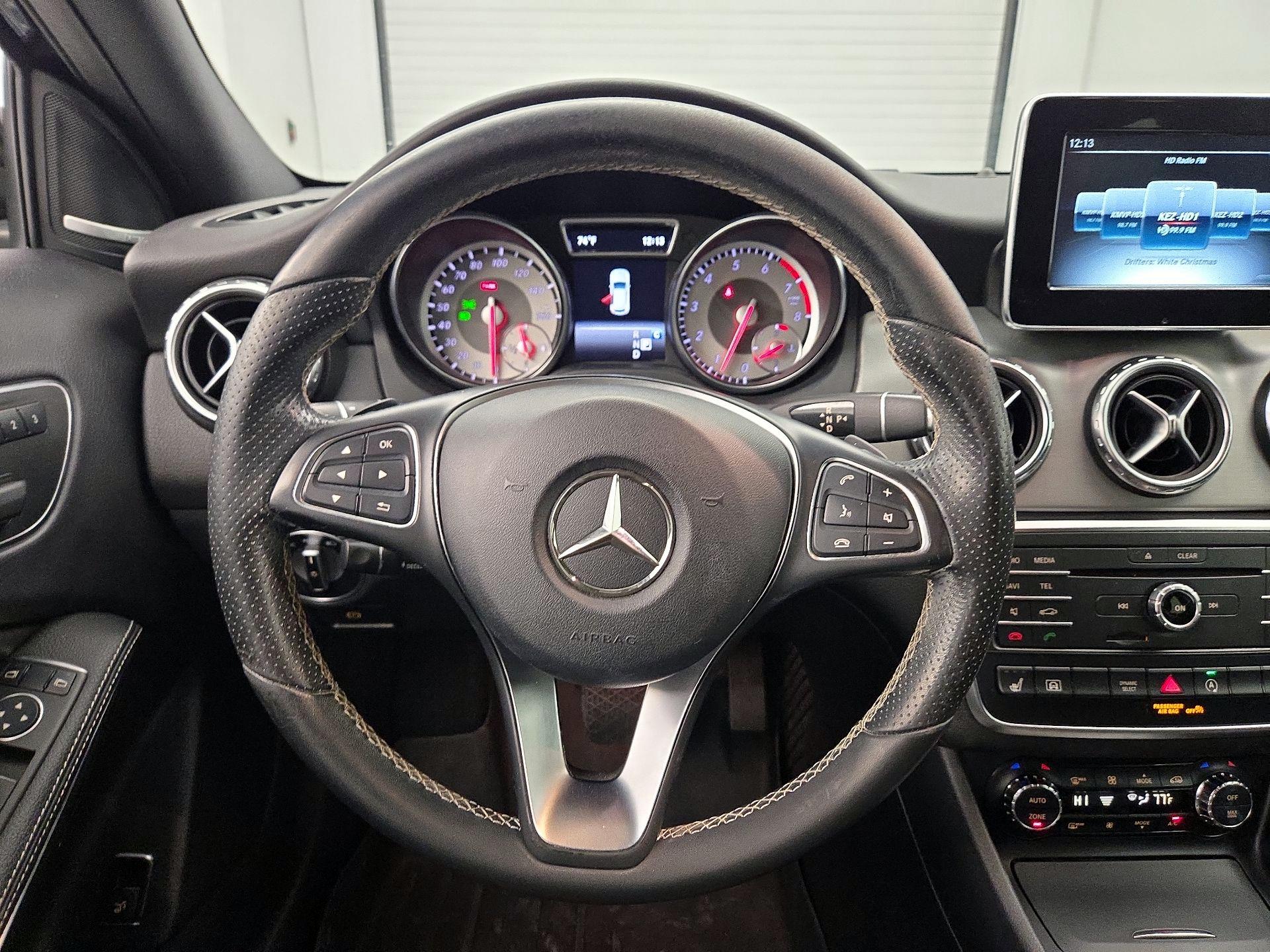 Thumbnail: 2017 Mercedes-Benz GLA - 10