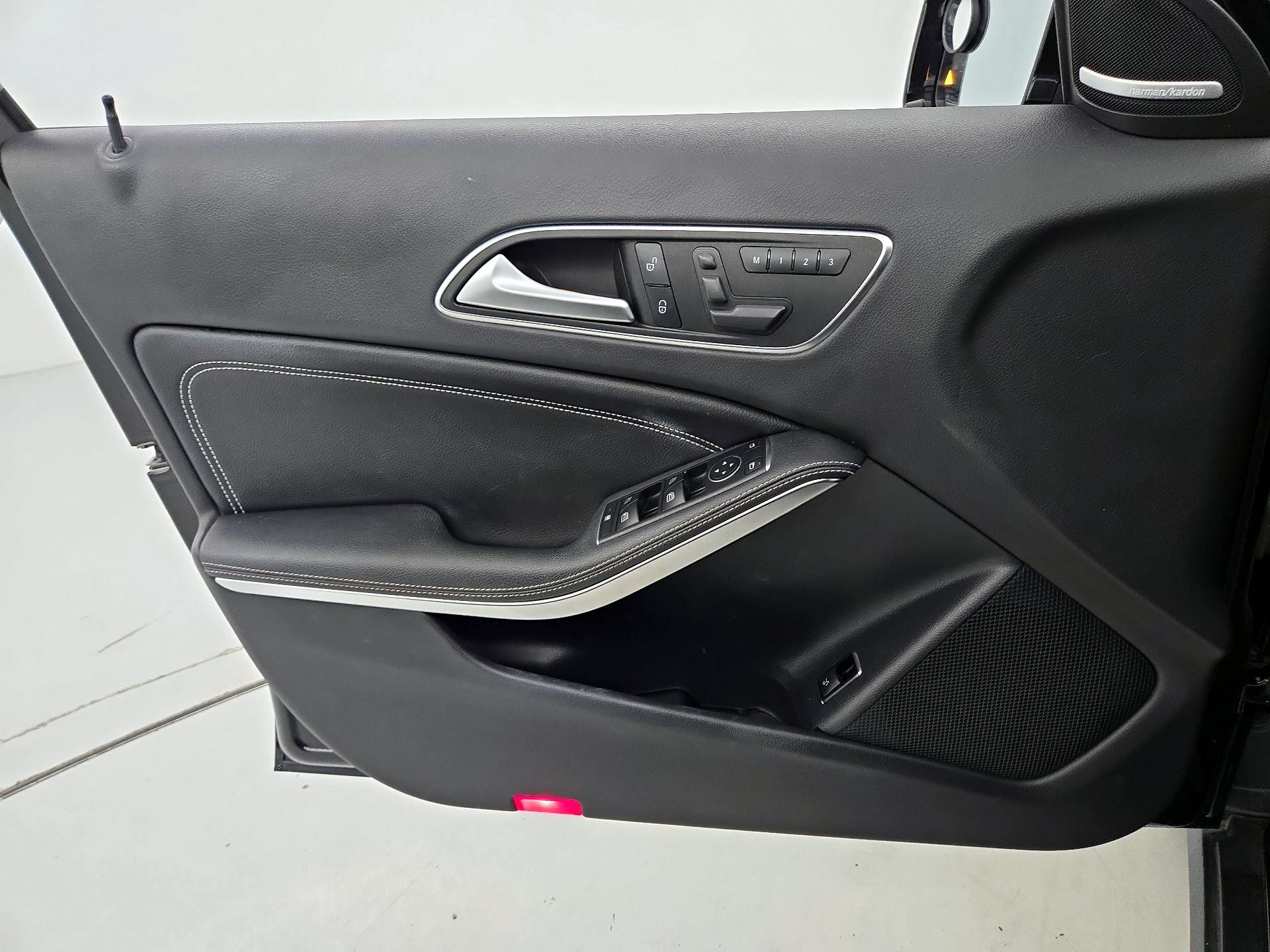 Thumbnail: 2017 Mercedes-Benz GLA - 12