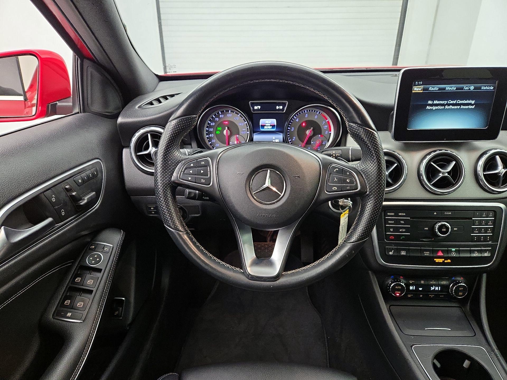 Thumbnail: 2016 Mercedes-Benz GLA - 10