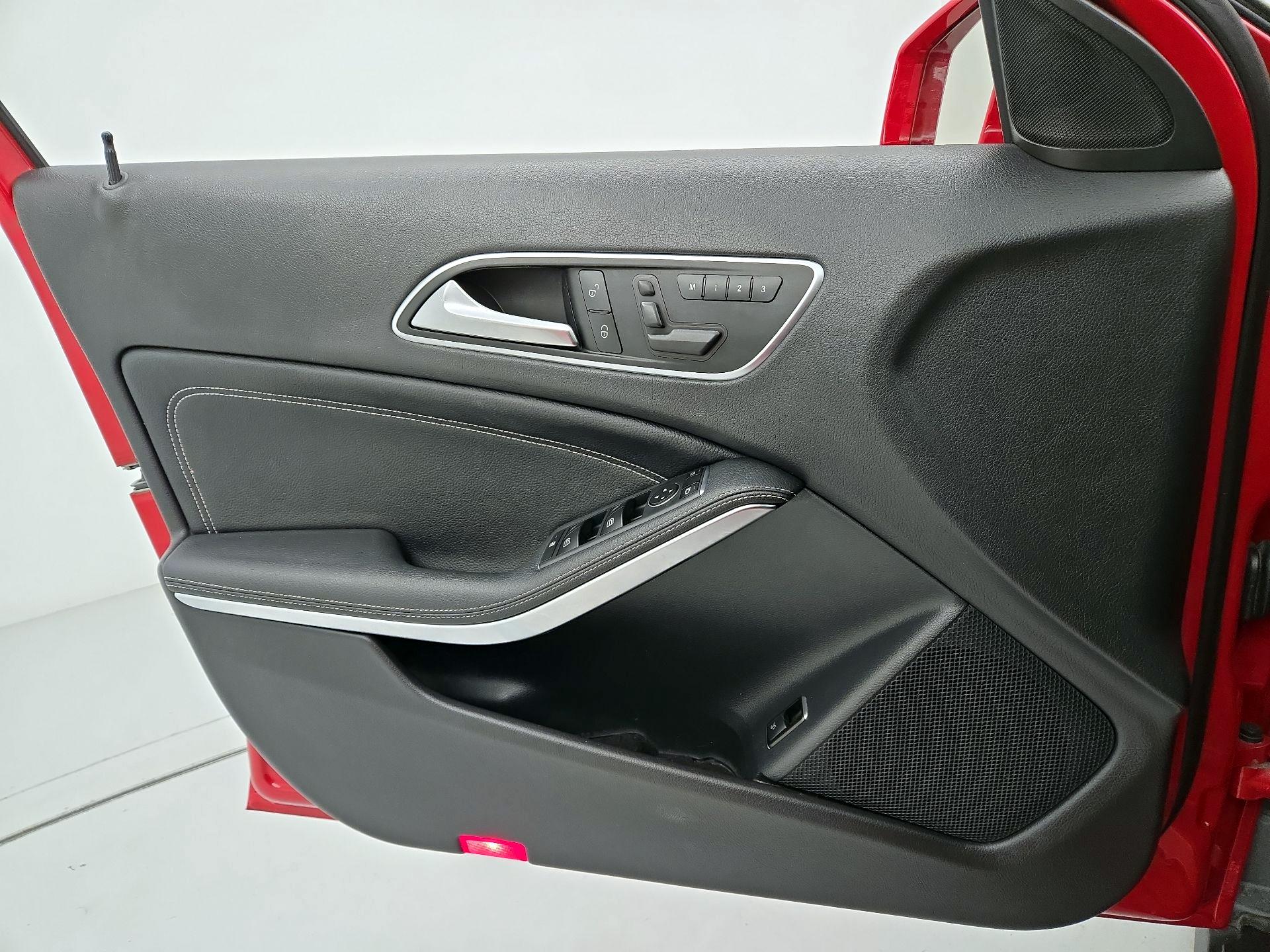 Thumbnail: 2016 Mercedes-Benz GLA - 12