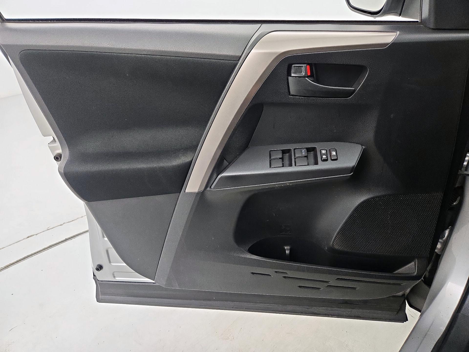 Thumbnail: 2018 Toyota RAV4 - 12