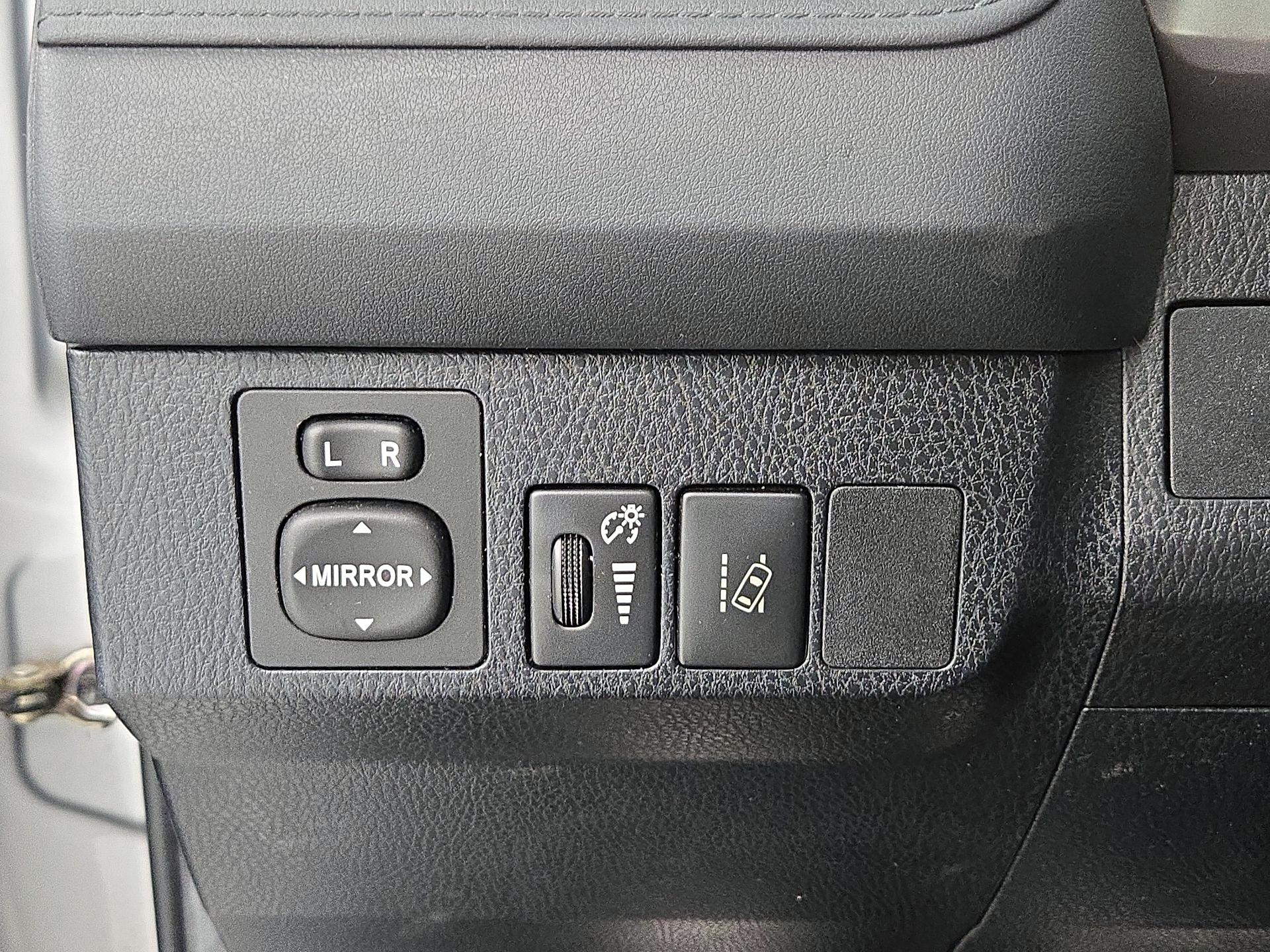 Thumbnail: 2018 Toyota RAV4 - 13