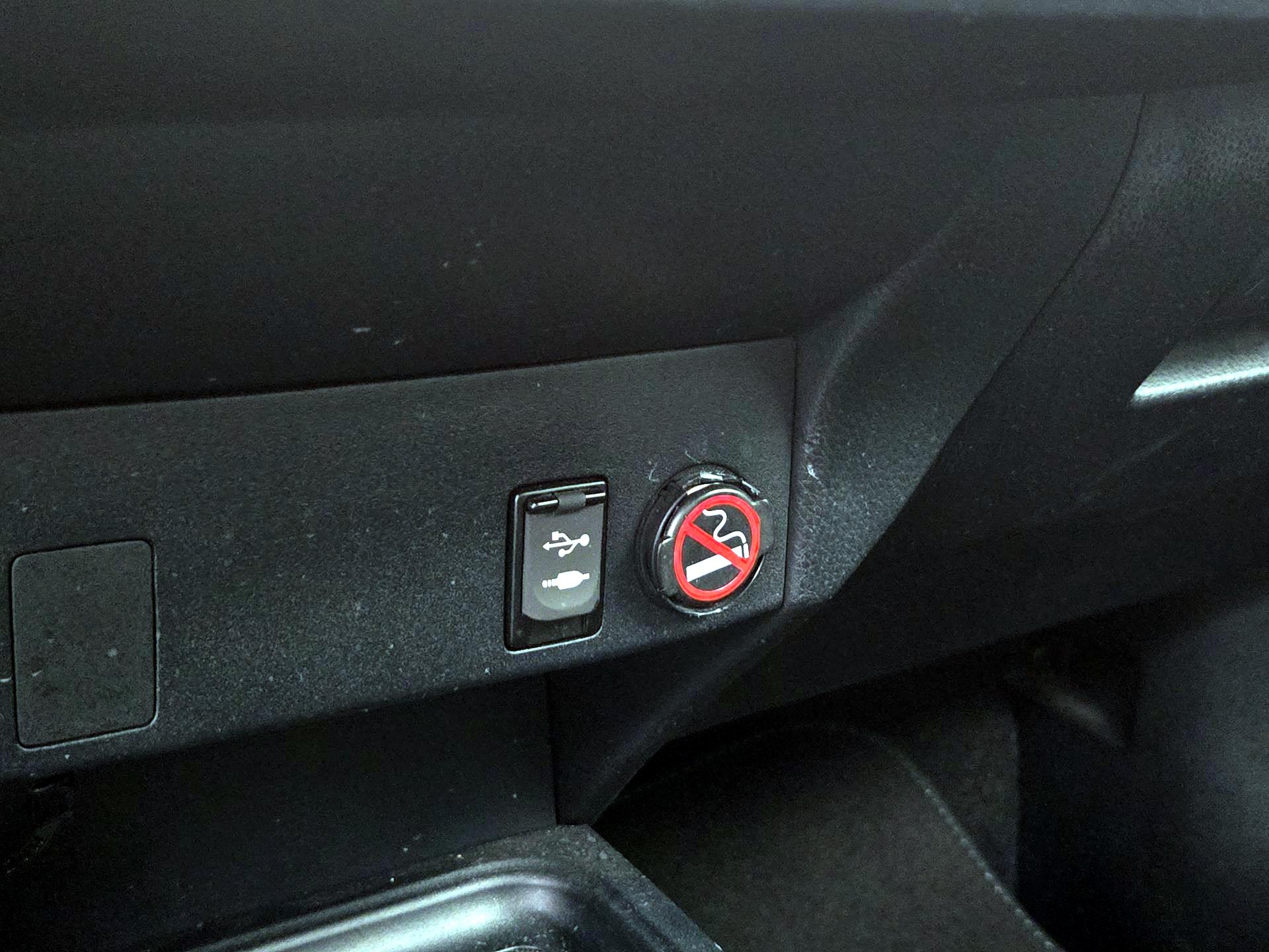 Thumbnail: 2018 Toyota RAV4 - 18