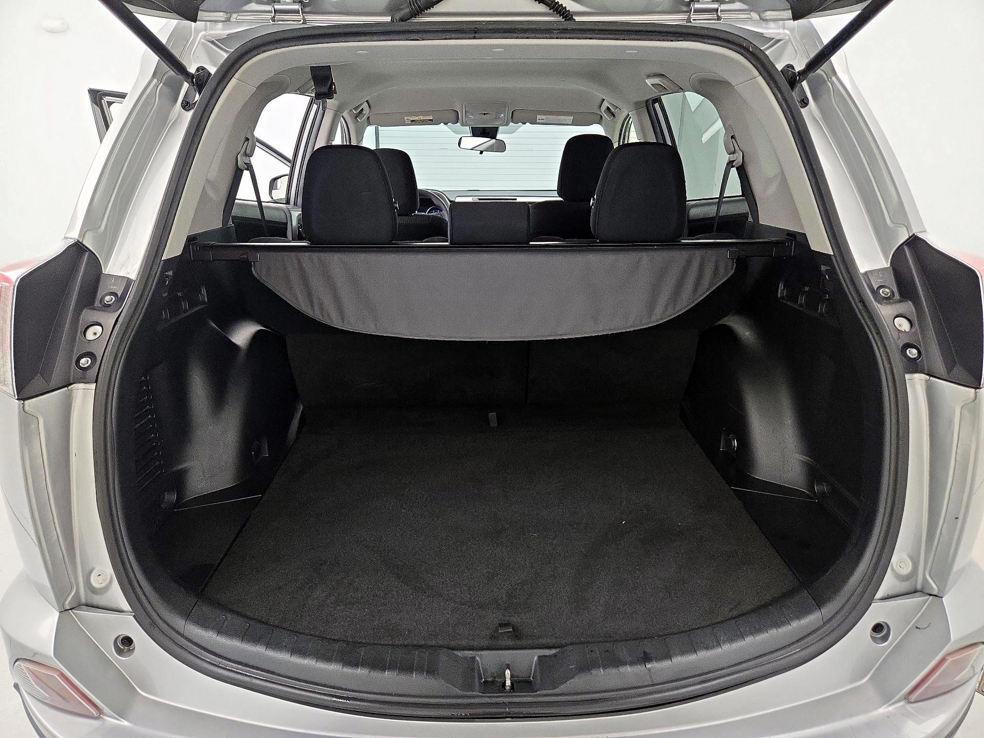 Thumbnail: 2018 Toyota RAV4 - 20