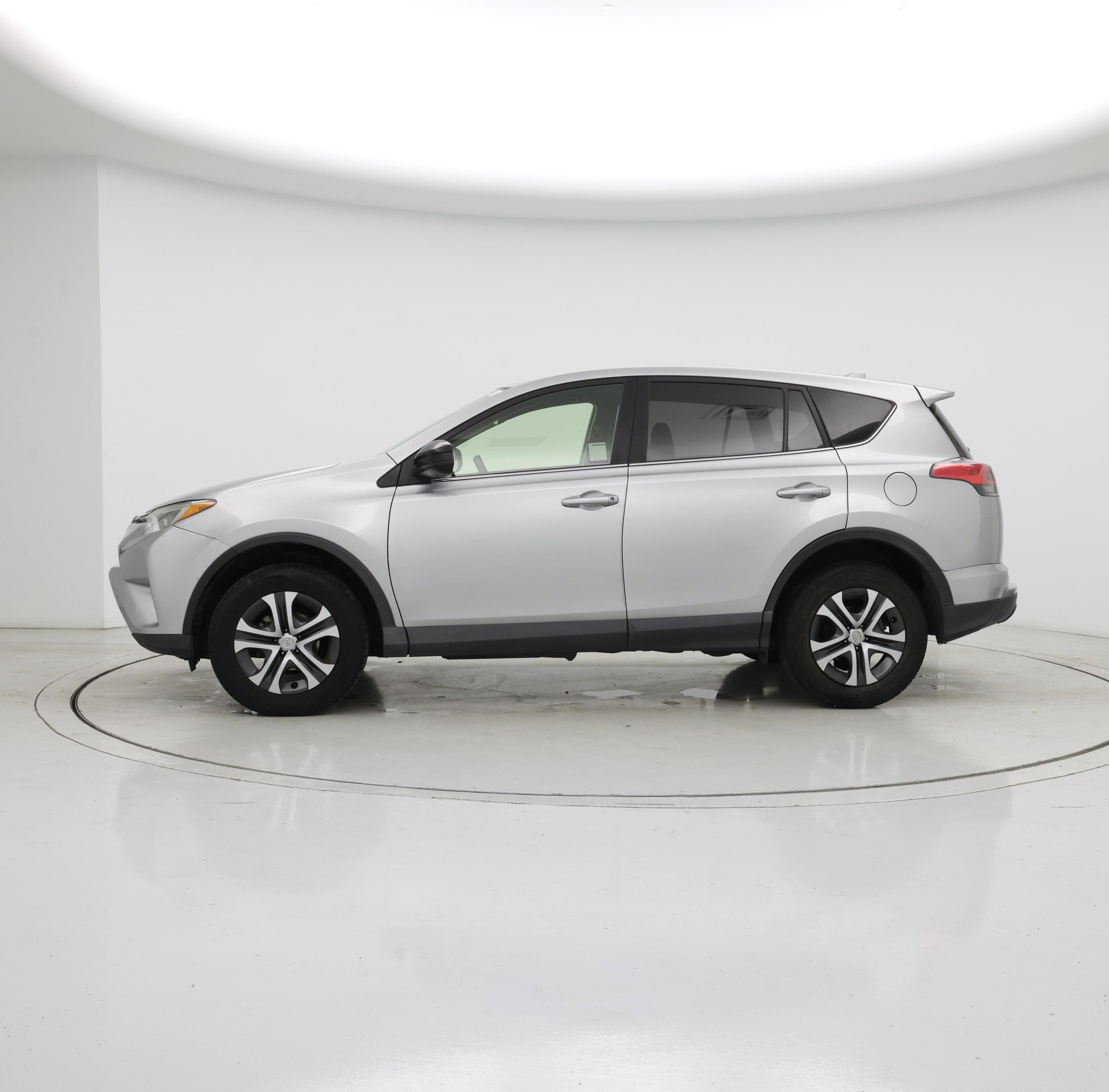 Thumbnail: 2018 Toyota RAV4 - 3