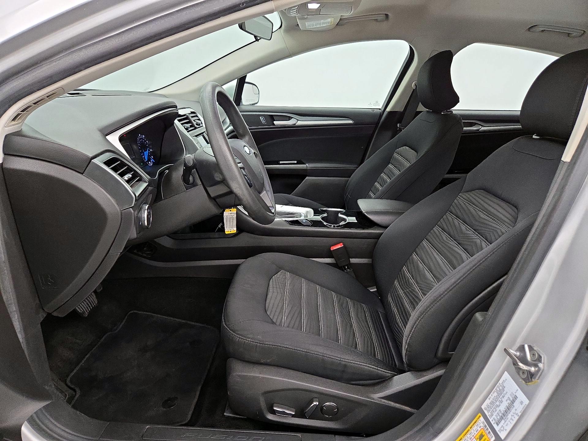 Thumbnail: 2016 Ford Fusion - 11