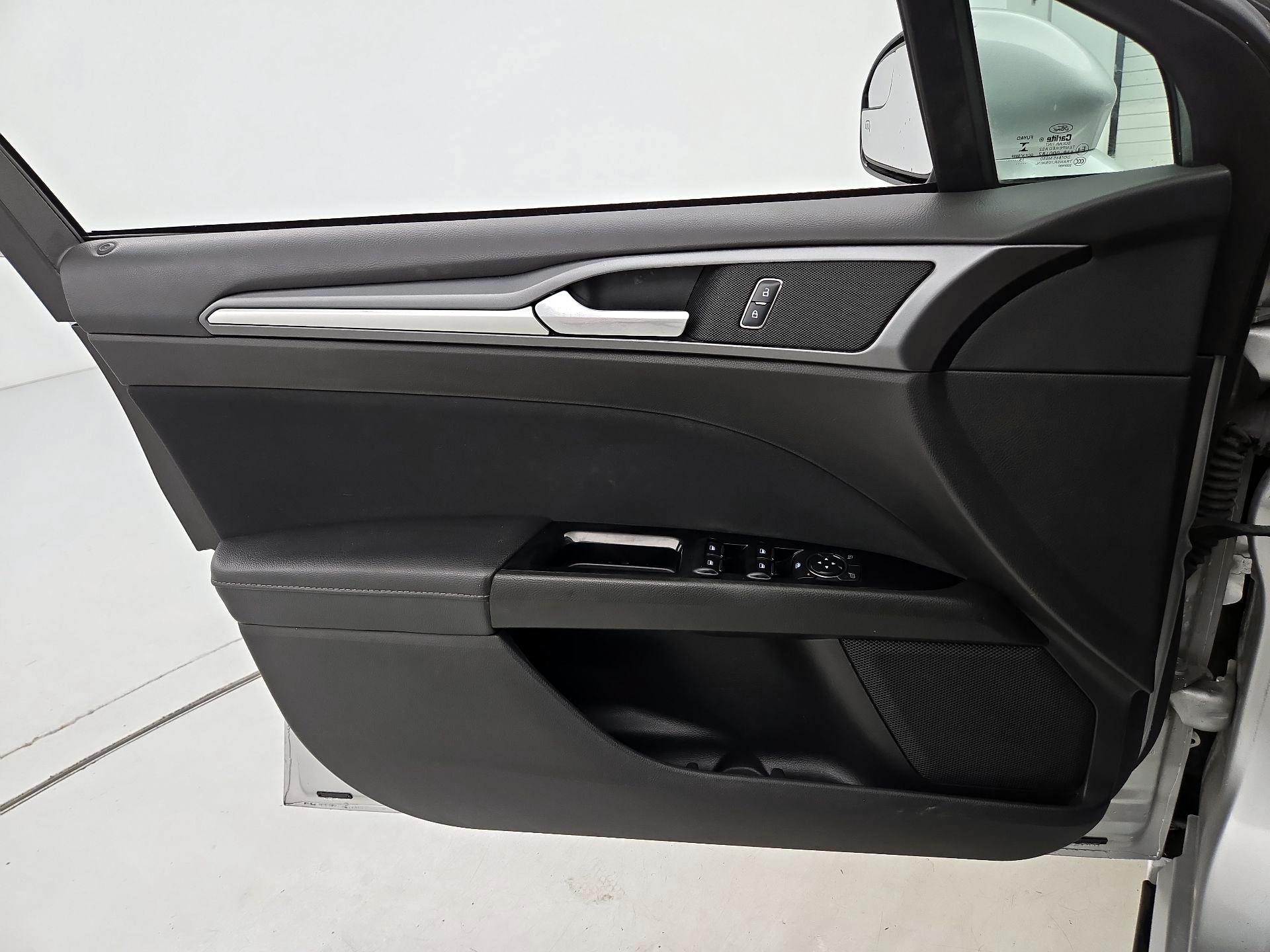 Thumbnail: 2016 Ford Fusion - 12