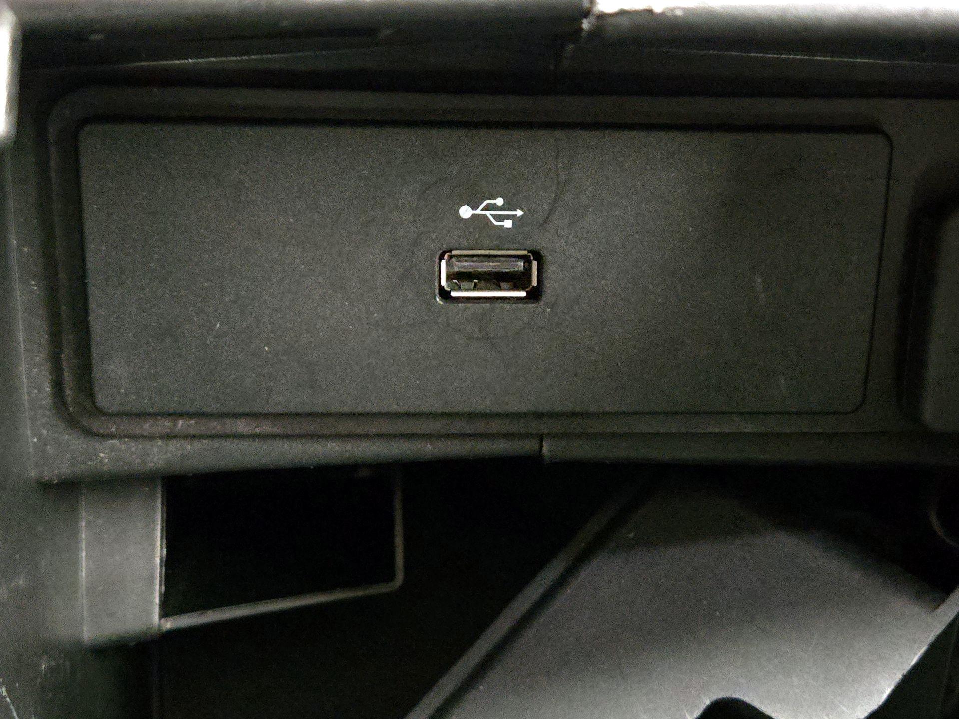 Thumbnail: 2016 Ford Fusion - 18