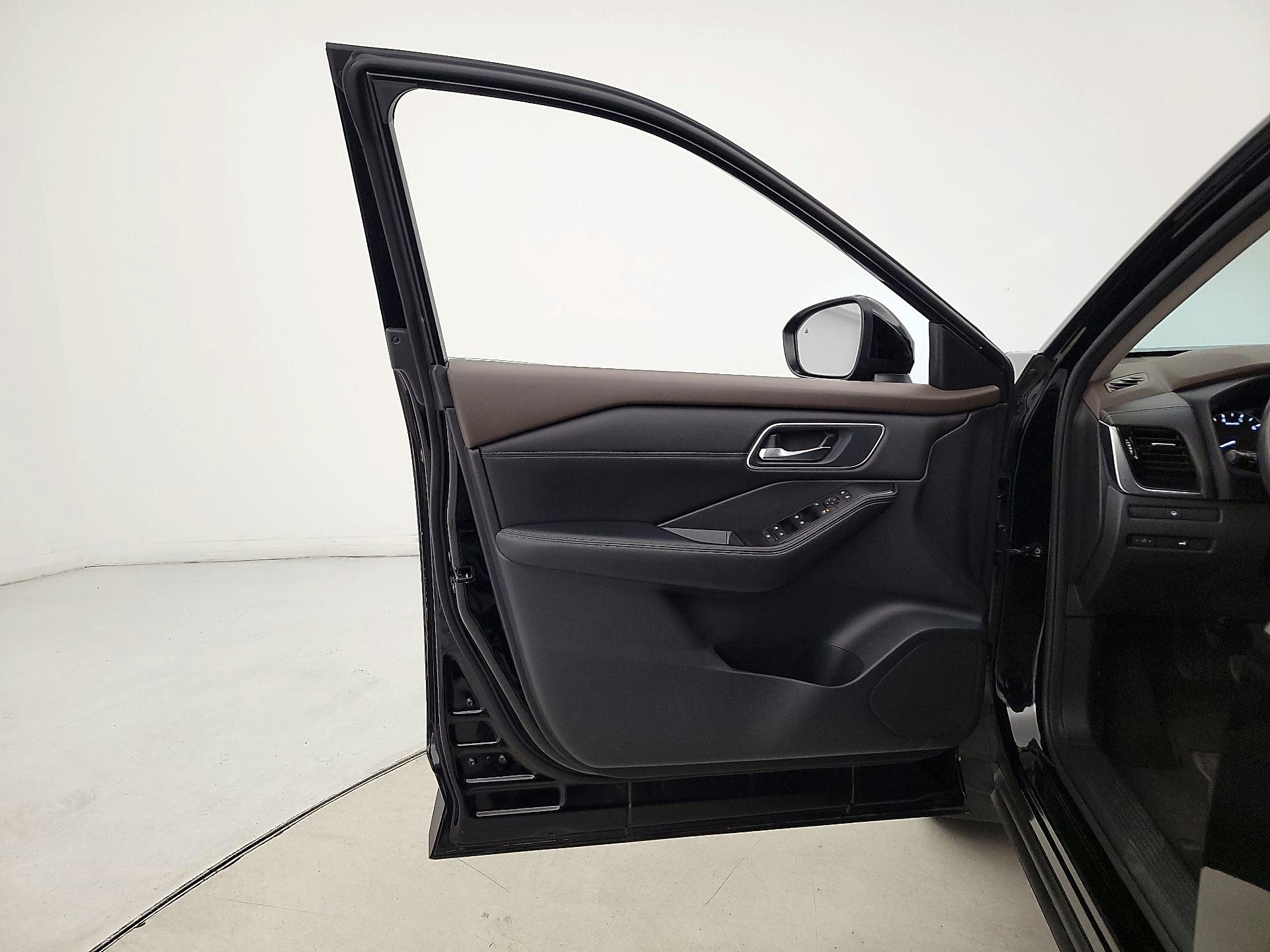 Thumbnail: 2021 Nissan Rogue - 12