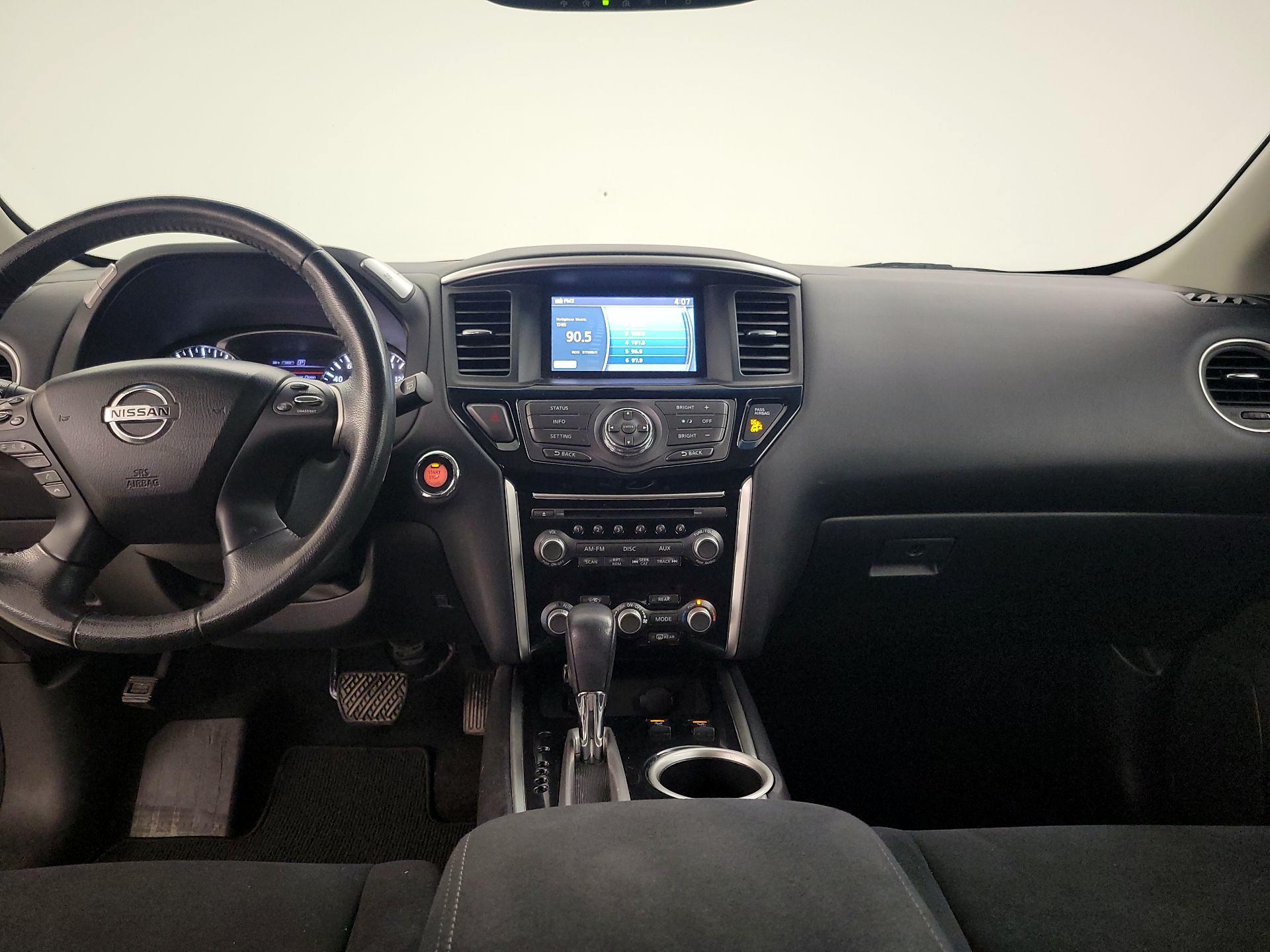 Thumbnail: 2016 Nissan Pathfinder - 9