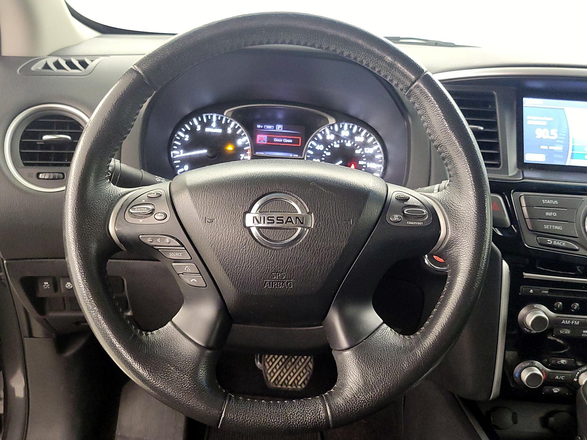 Thumbnail: 2016 Nissan Pathfinder - 10