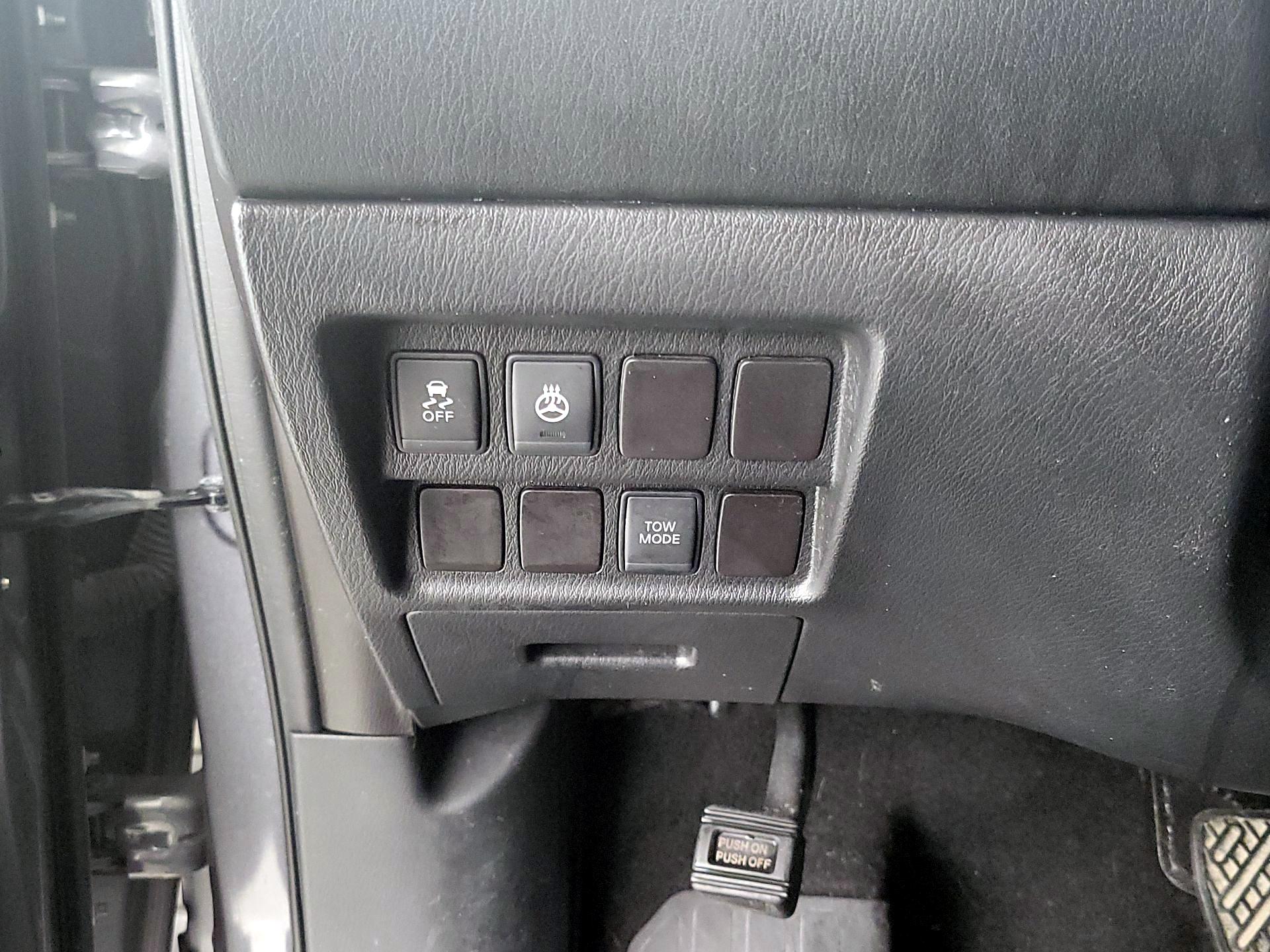 Thumbnail: 2016 Nissan Pathfinder - 13