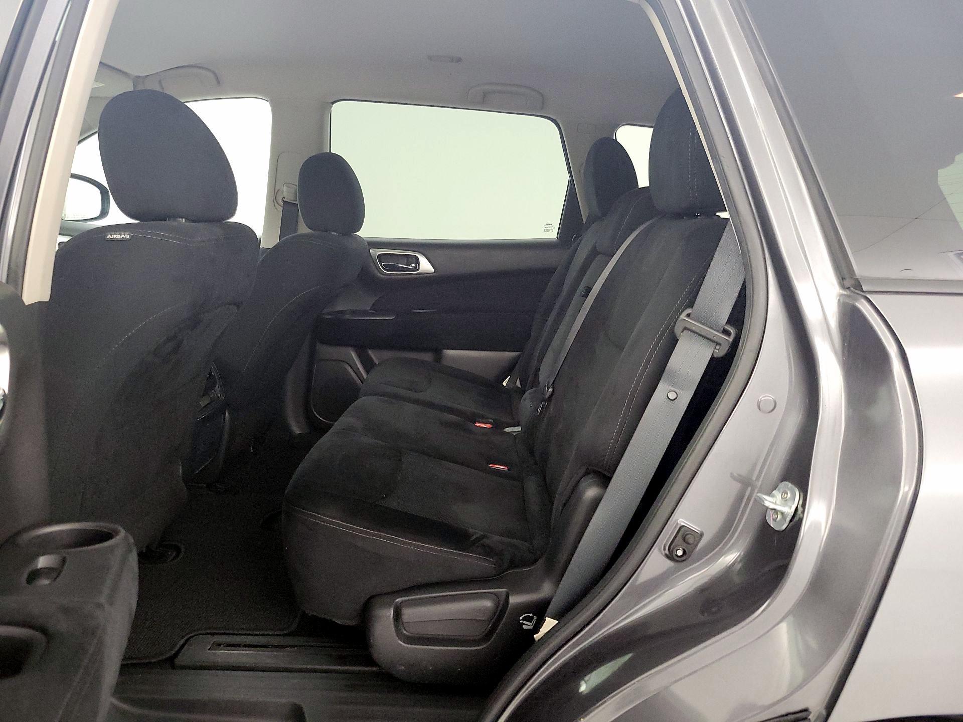 Thumbnail: 2016 Nissan Pathfinder - 19