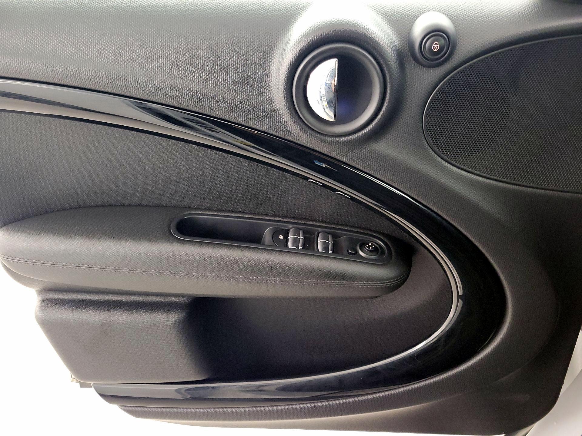 Thumbnail: 2015 MINI Cooper Countryman - 12