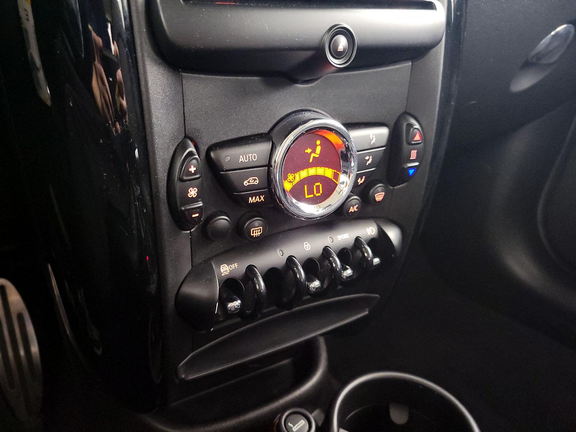 Thumbnail: 2015 MINI Cooper Countryman - 14