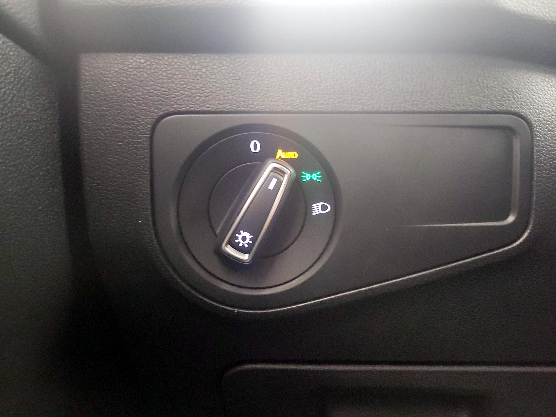 Thumbnail: 2018 Volkswagen Tiguan - 13