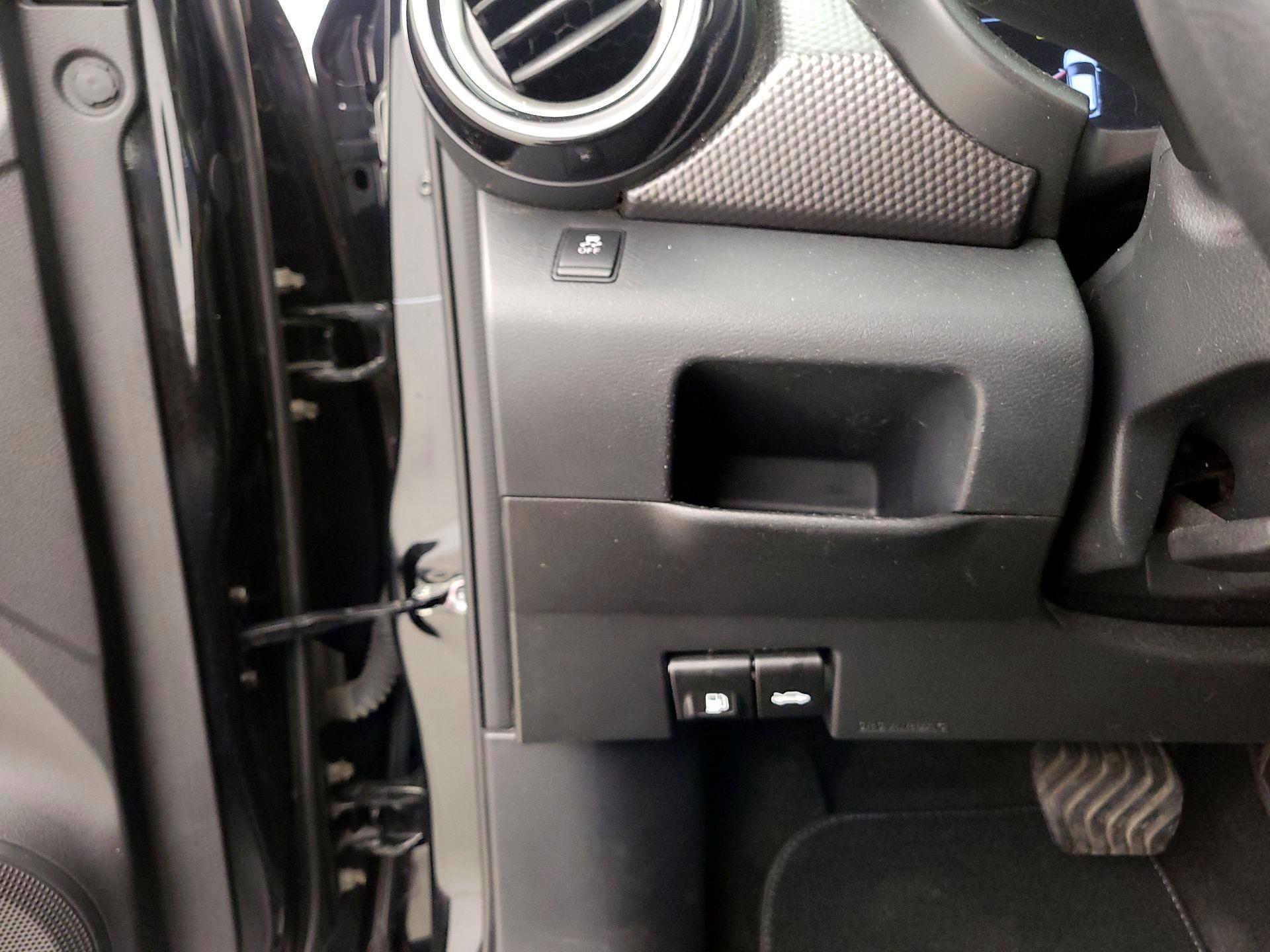 Thumbnail: 2019 Nissan Kicks - 13