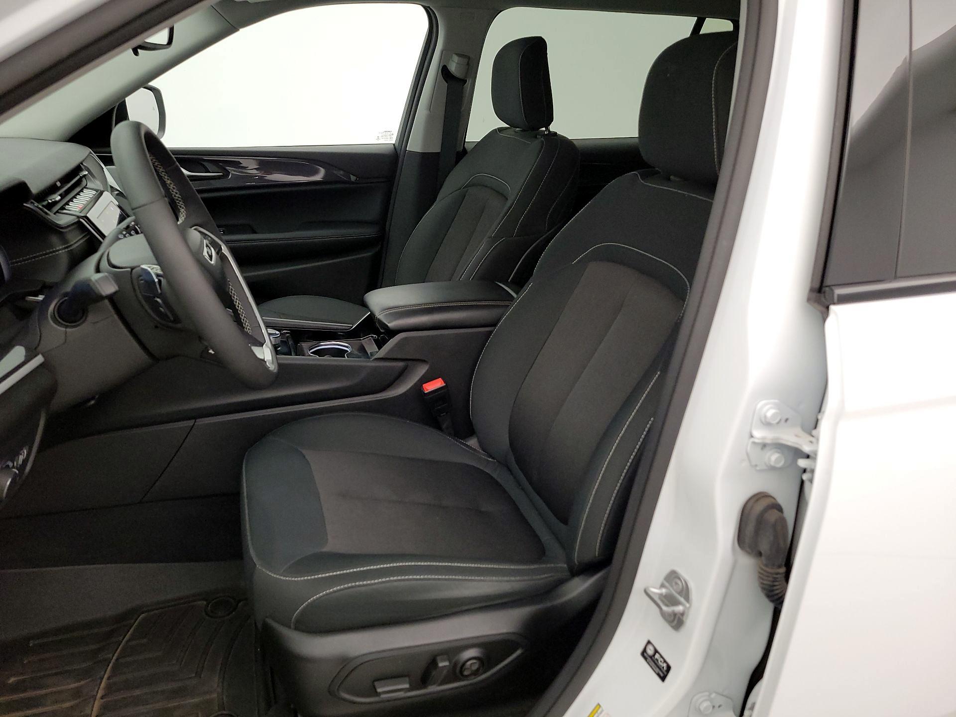 Thumbnail: 2023 Jeep Grand Cherokee L - 11