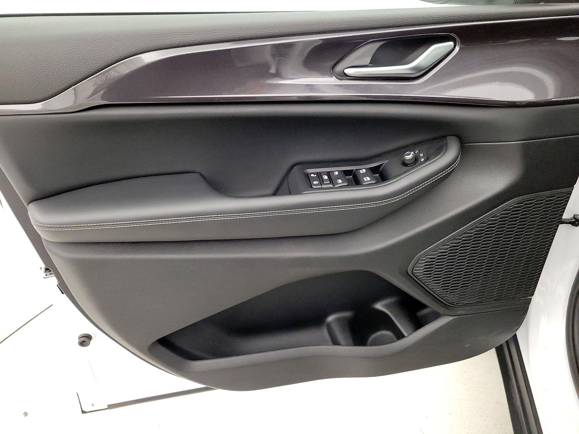 Thumbnail: 2023 Jeep Grand Cherokee L - 12