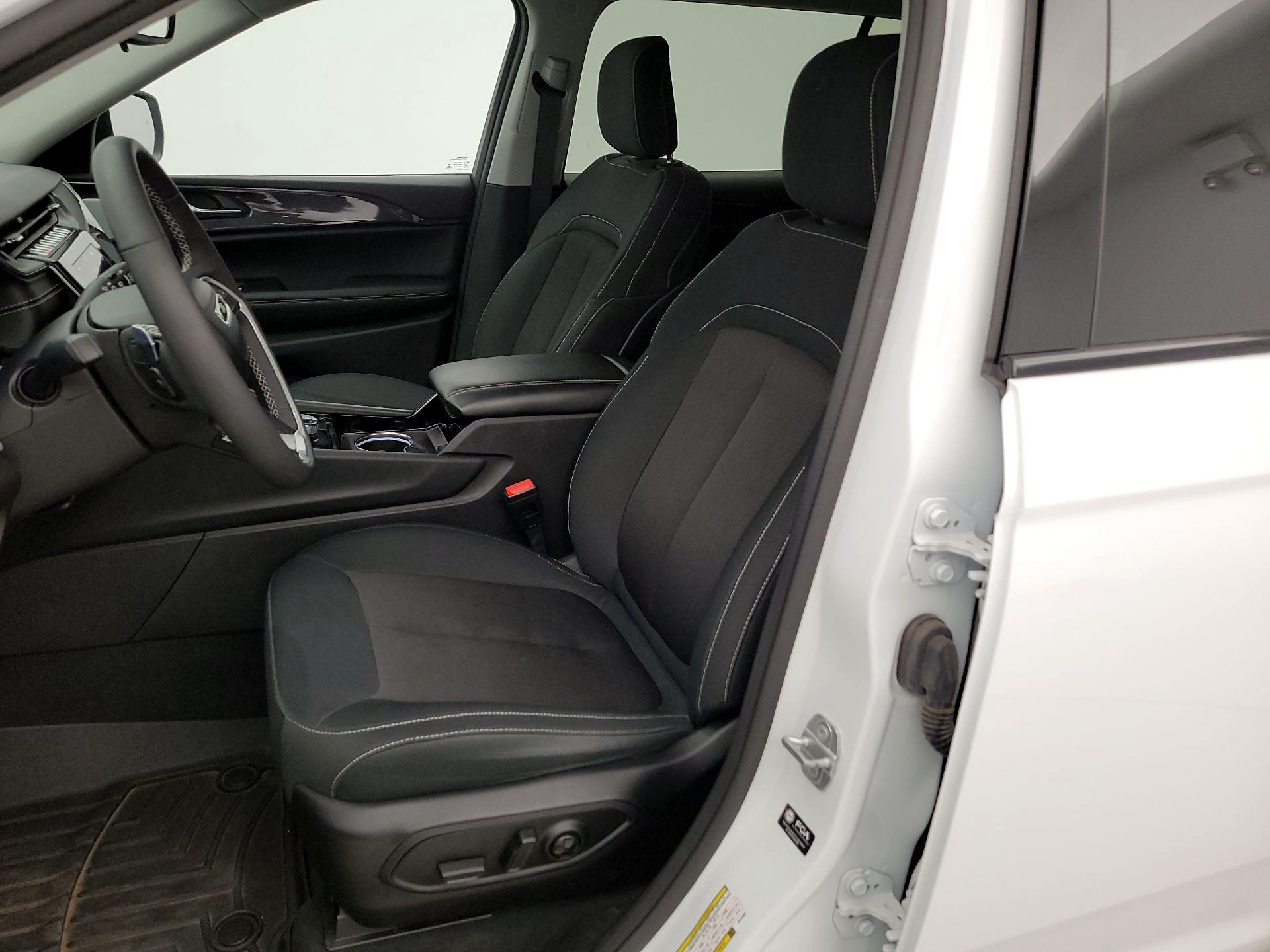 Thumbnail: 2023 Jeep Grand Cherokee L - 19