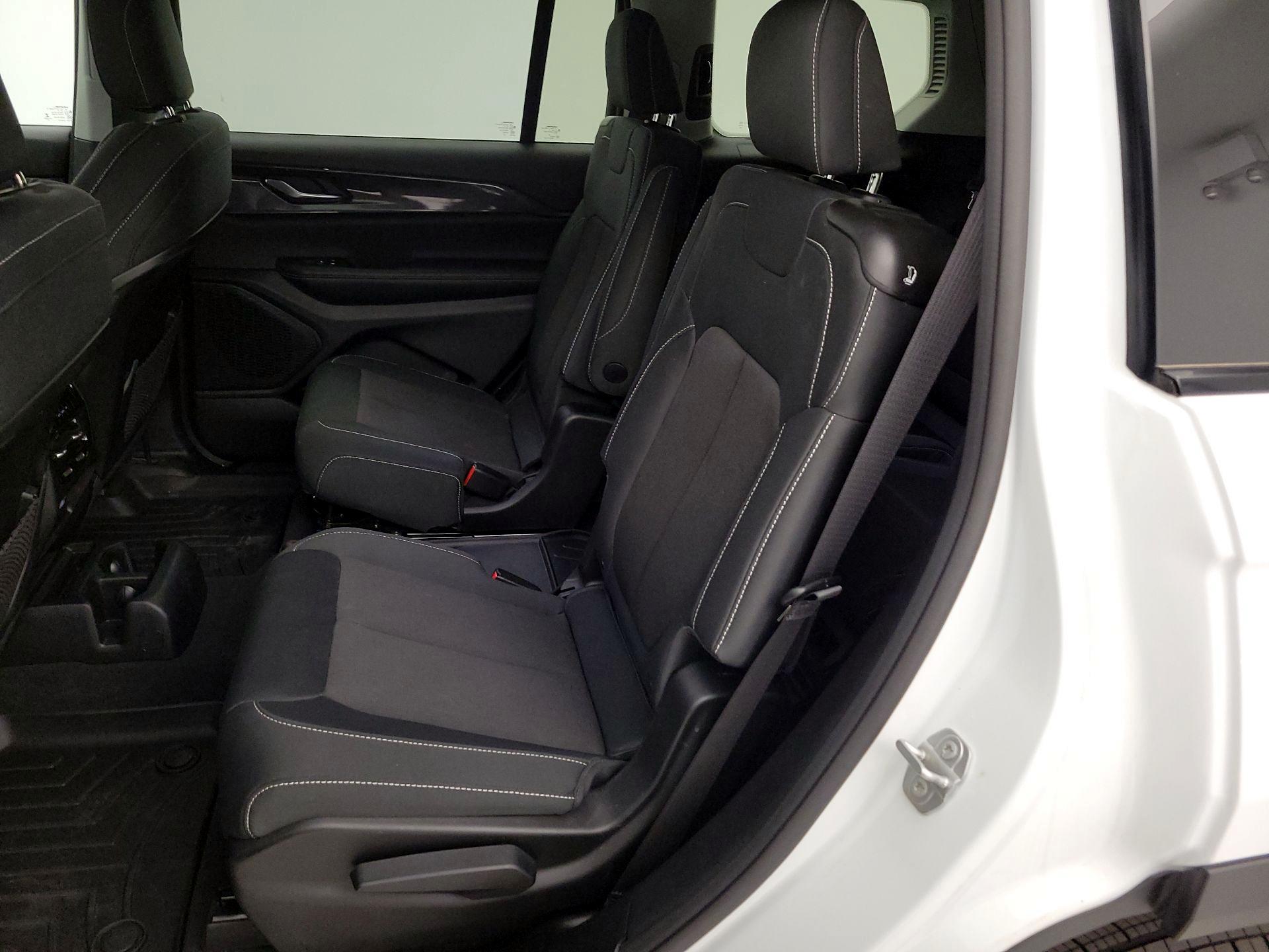 Thumbnail: 2023 Jeep Grand Cherokee L - 20