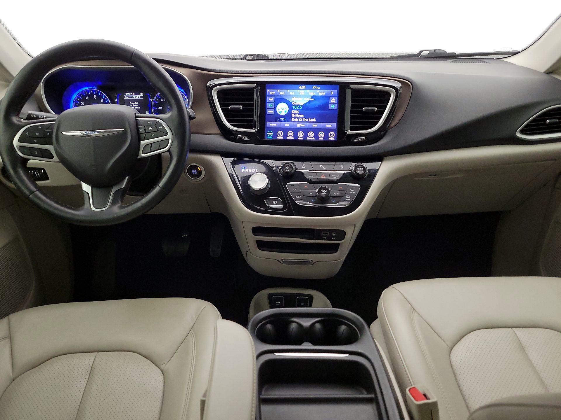 Thumbnail: 2019 Chrysler Pacifica - 9