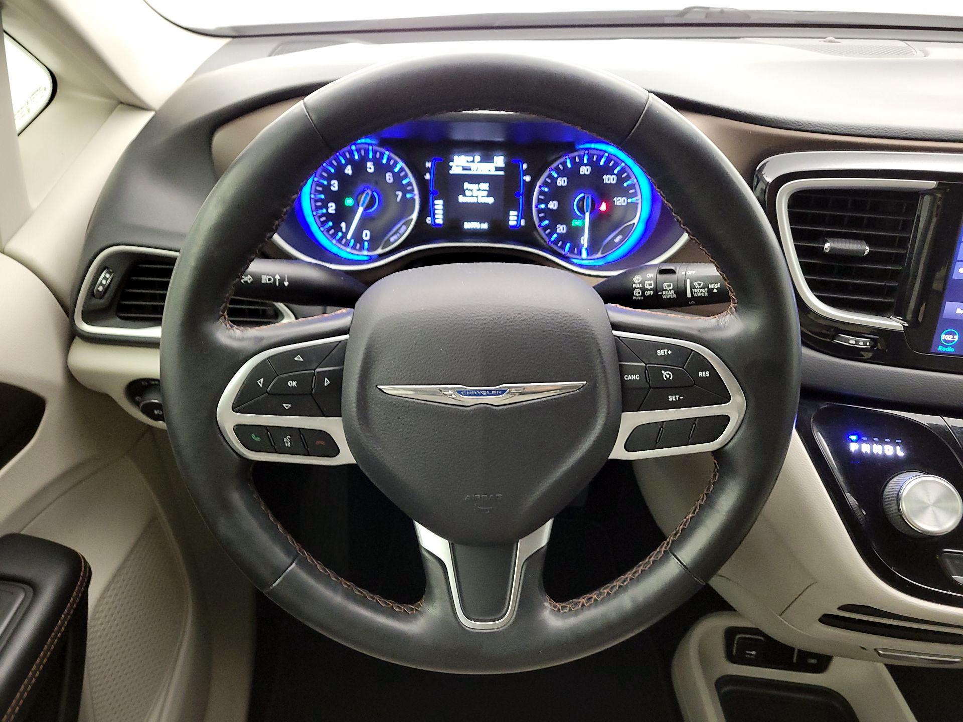 Thumbnail: 2019 Chrysler Pacifica - 10