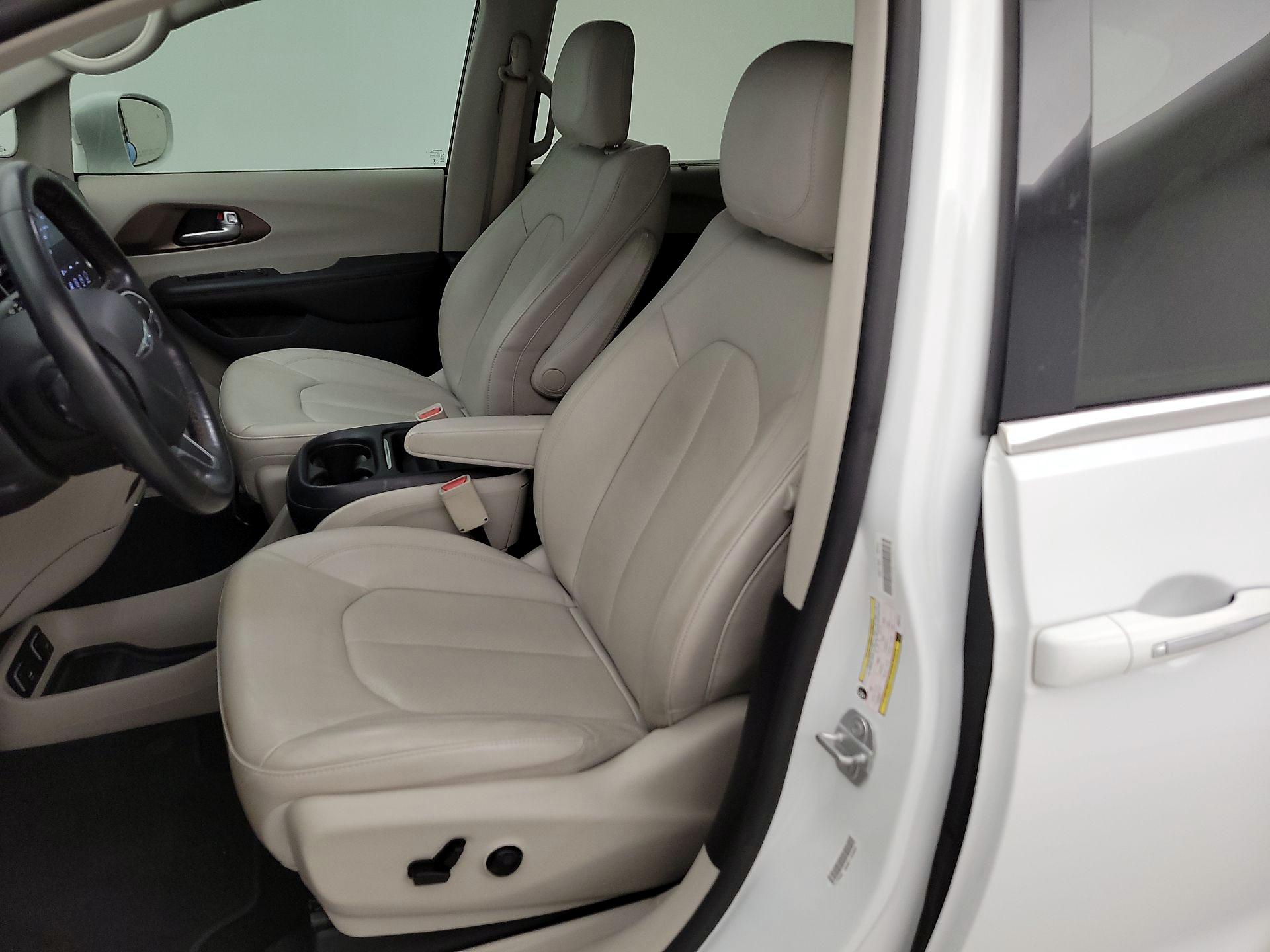 Thumbnail: 2019 Chrysler Pacifica - 11