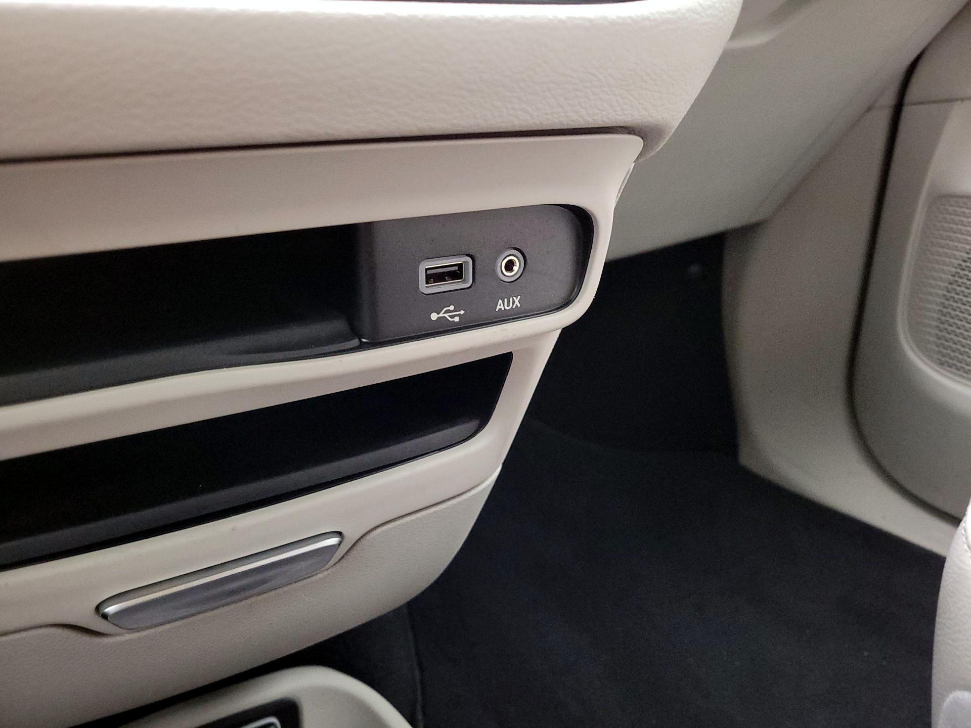 Thumbnail: 2019 Chrysler Pacifica - 19