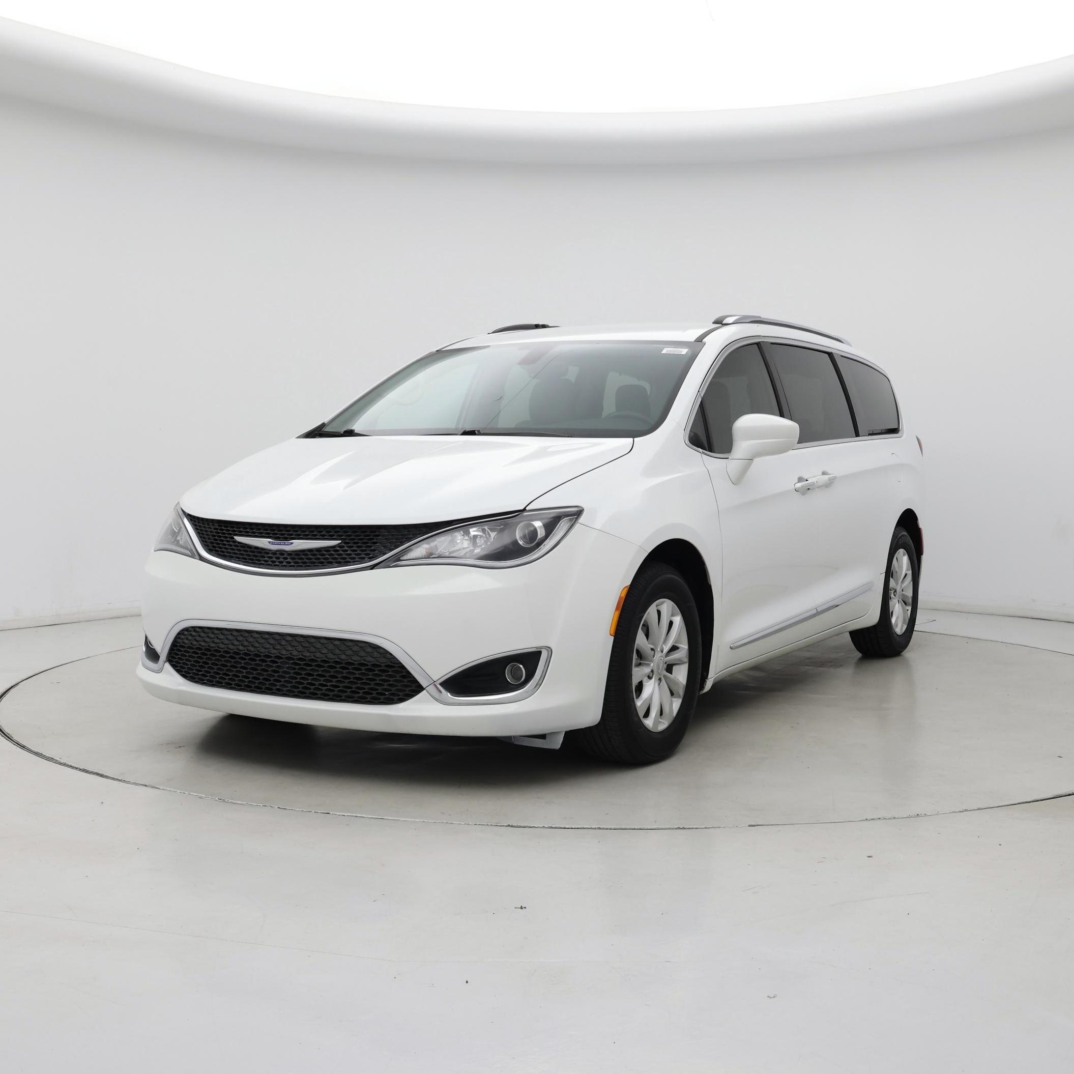 Thumbnail: 2019 Chrysler Pacifica - 4