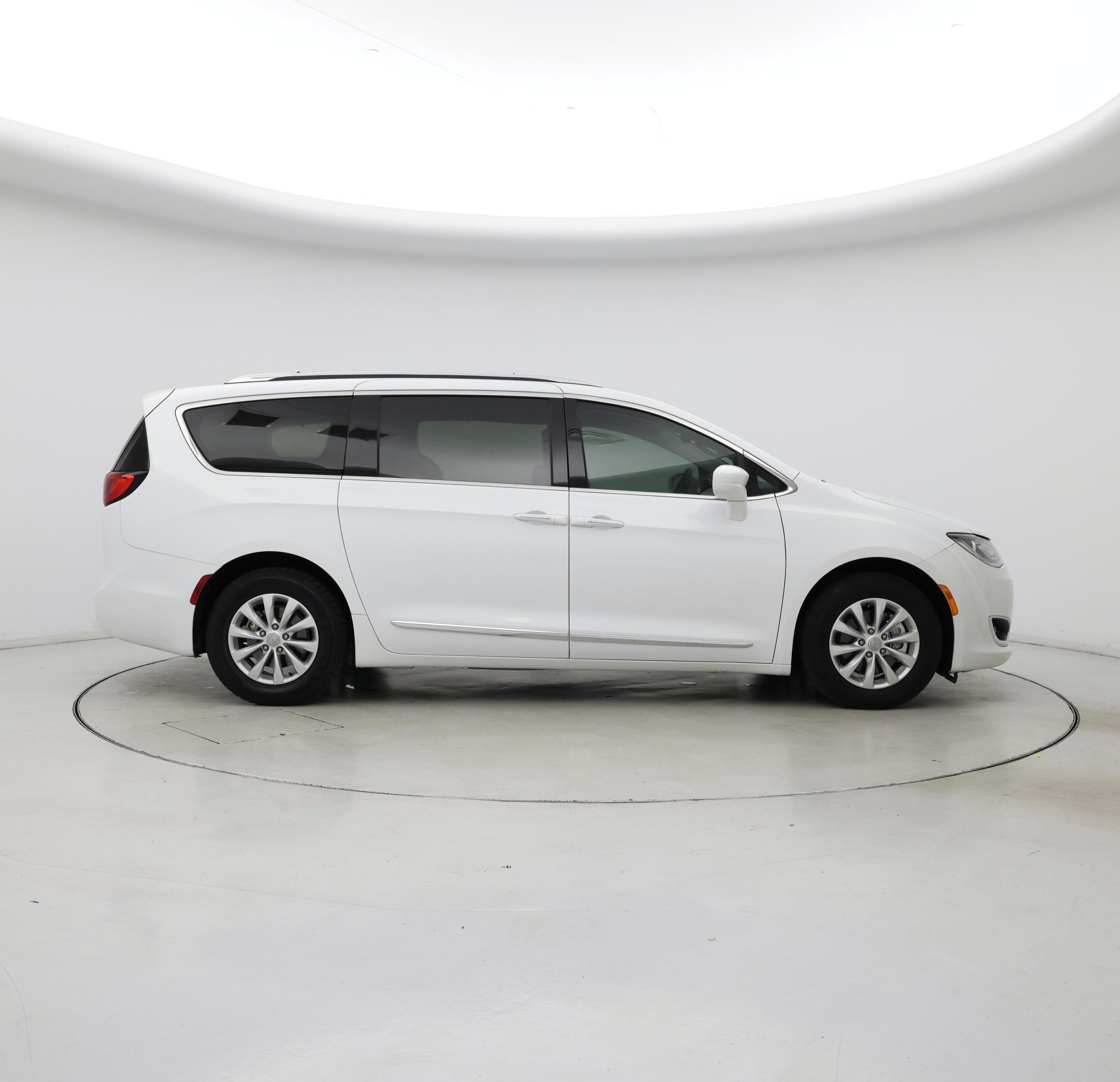 Thumbnail: 2019 Chrysler Pacifica - 7