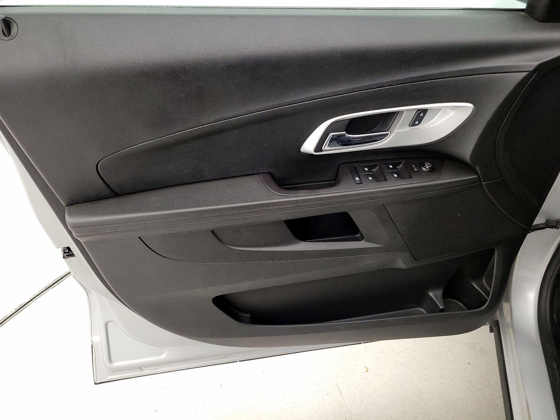 Thumbnail: 2017 Chevrolet Equinox - 12