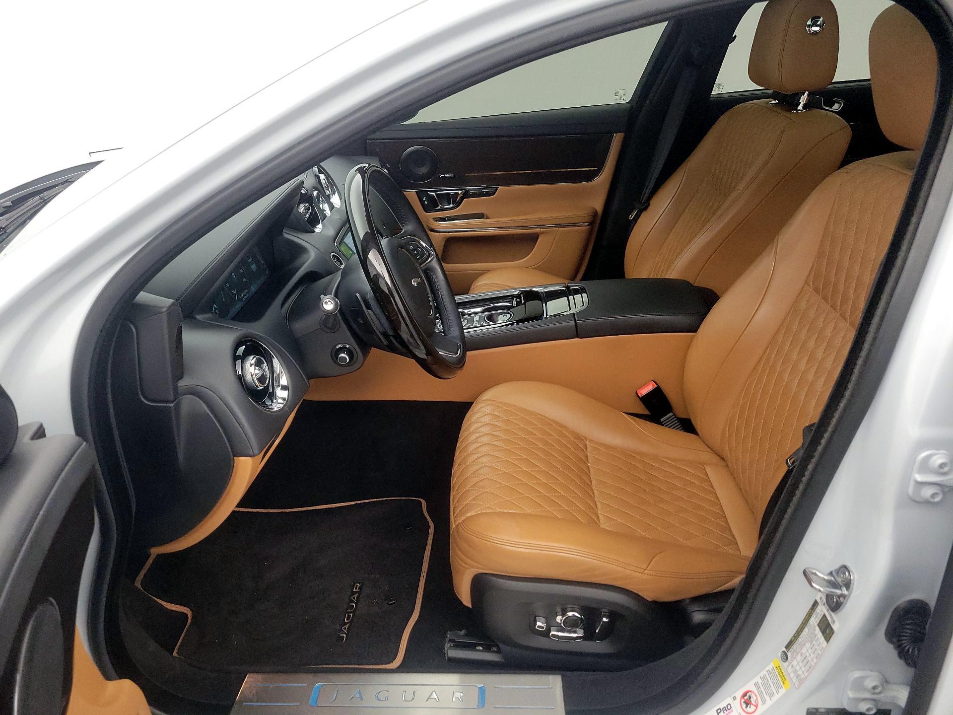 Thumbnail: 2019 Jaguar XJ - 11