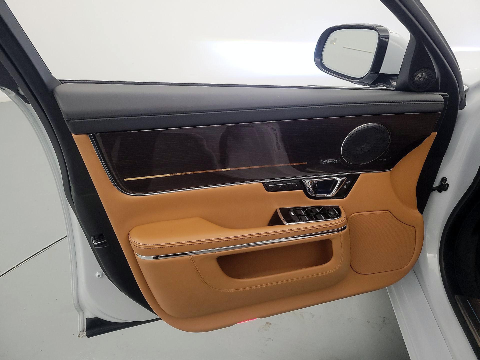 Thumbnail: 2019 Jaguar XJ - 12