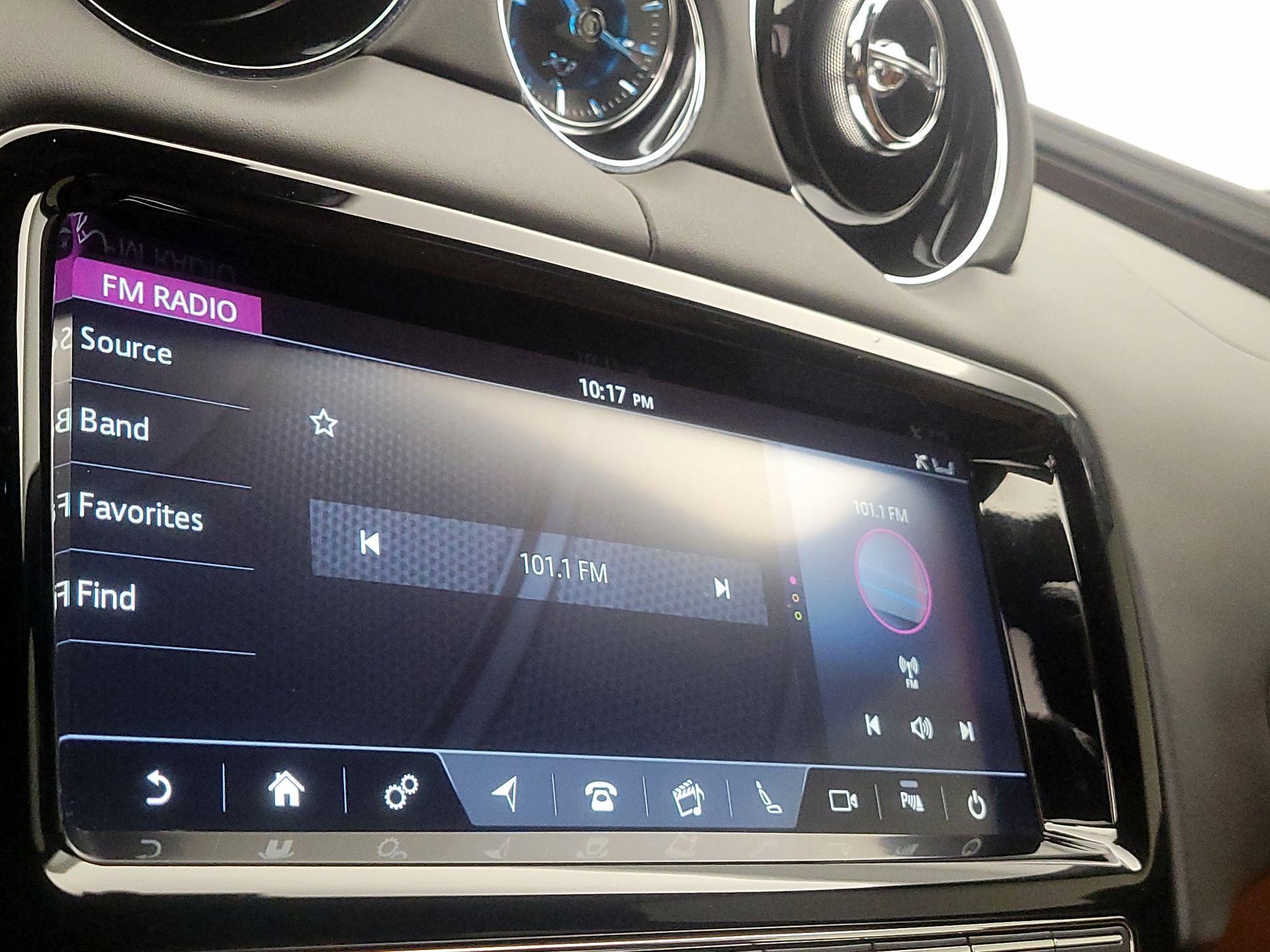 Thumbnail: 2019 Jaguar XJ - 16