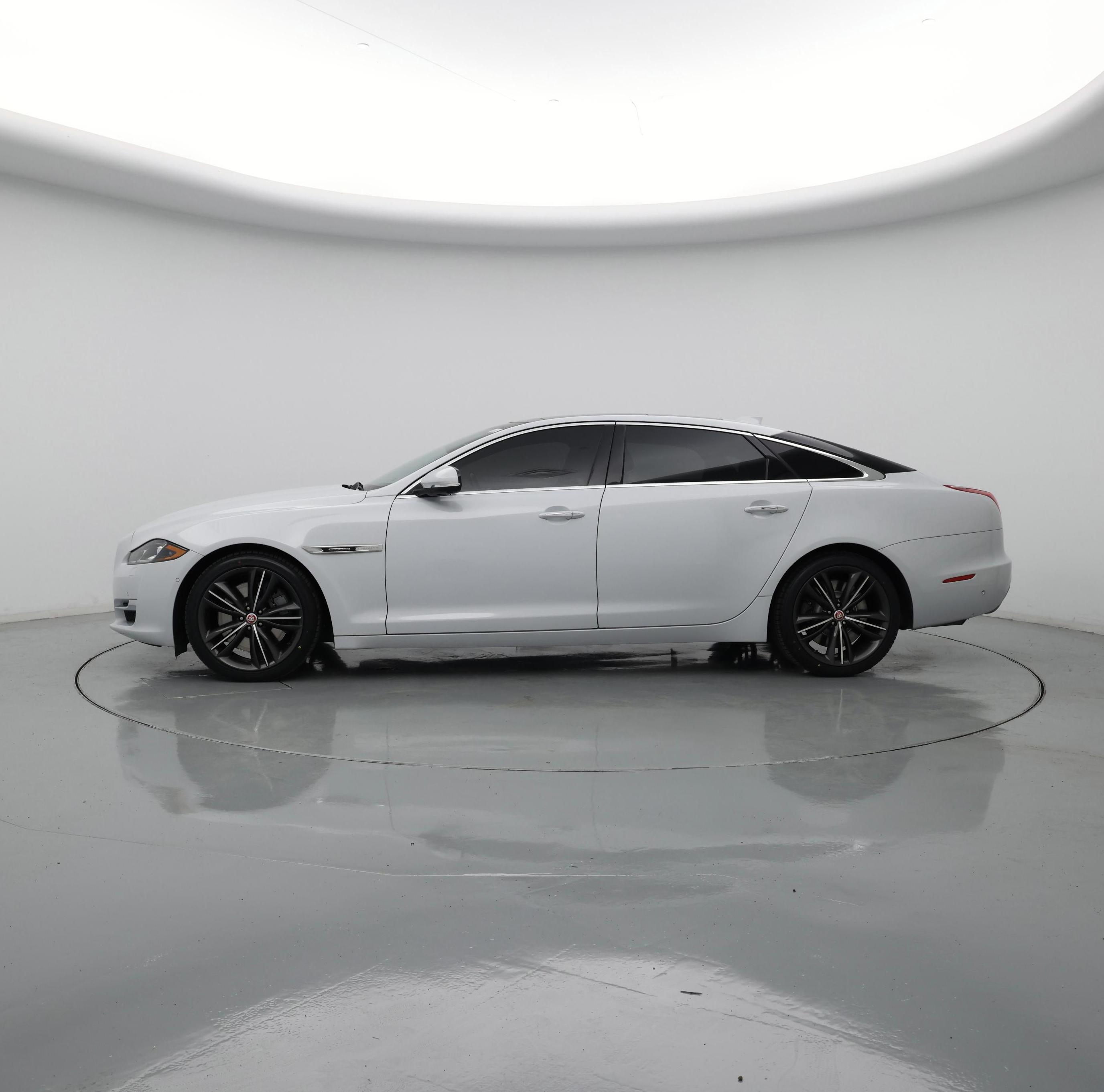 Thumbnail: 2019 Jaguar XJ - 3