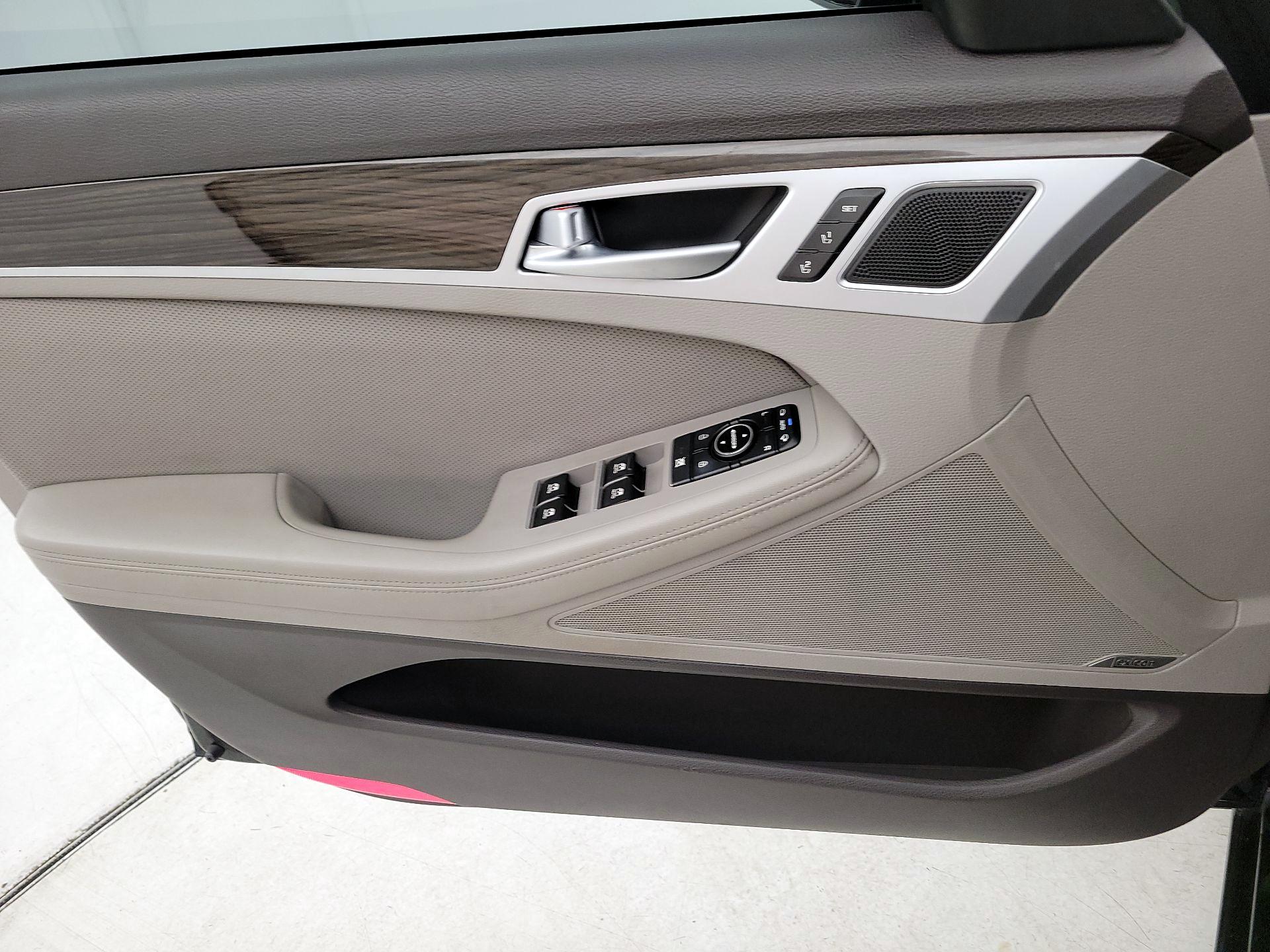 Thumbnail: 2015 Hyundai Genesis - 12