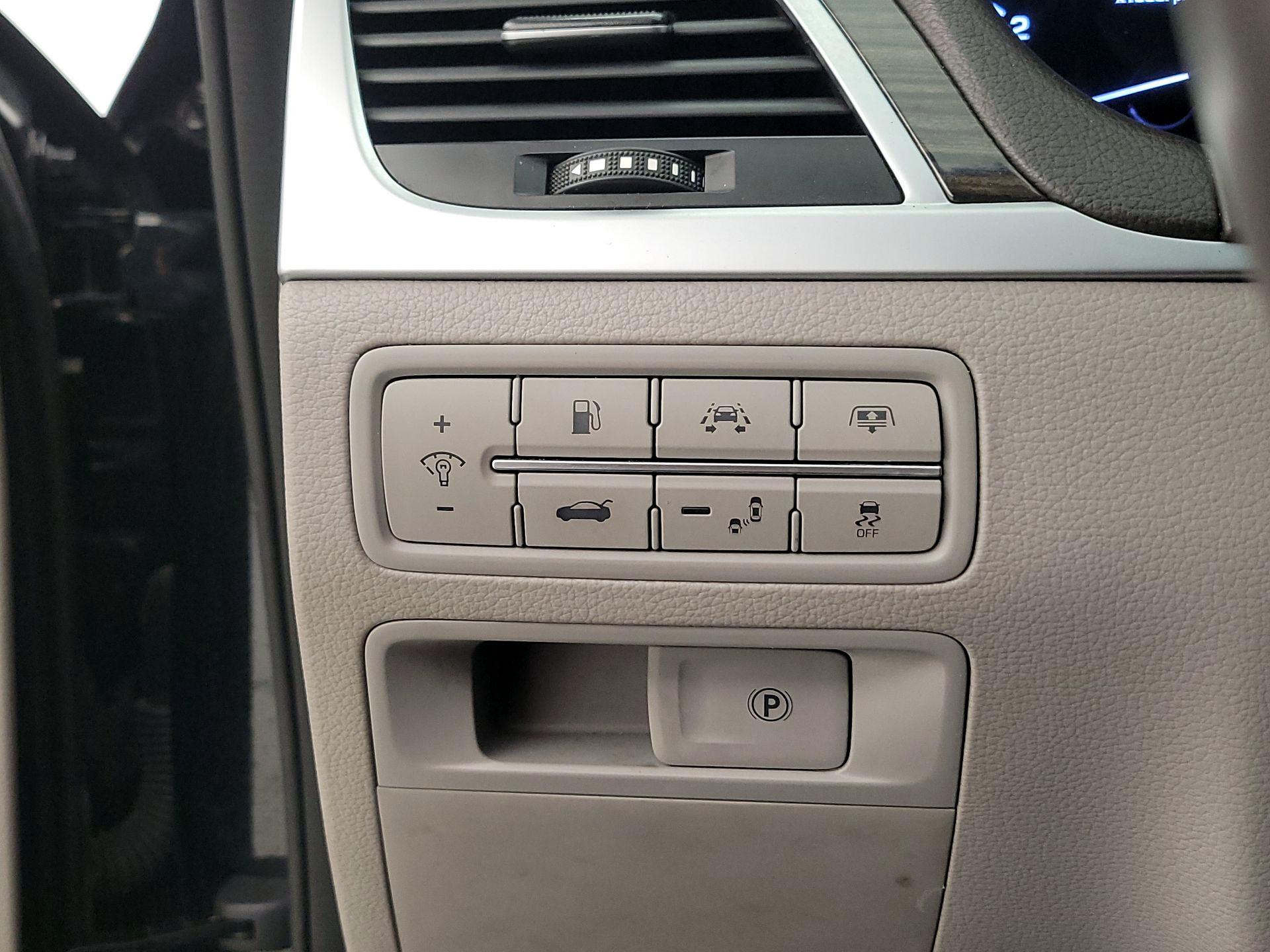 Thumbnail: 2015 Hyundai Genesis - 13