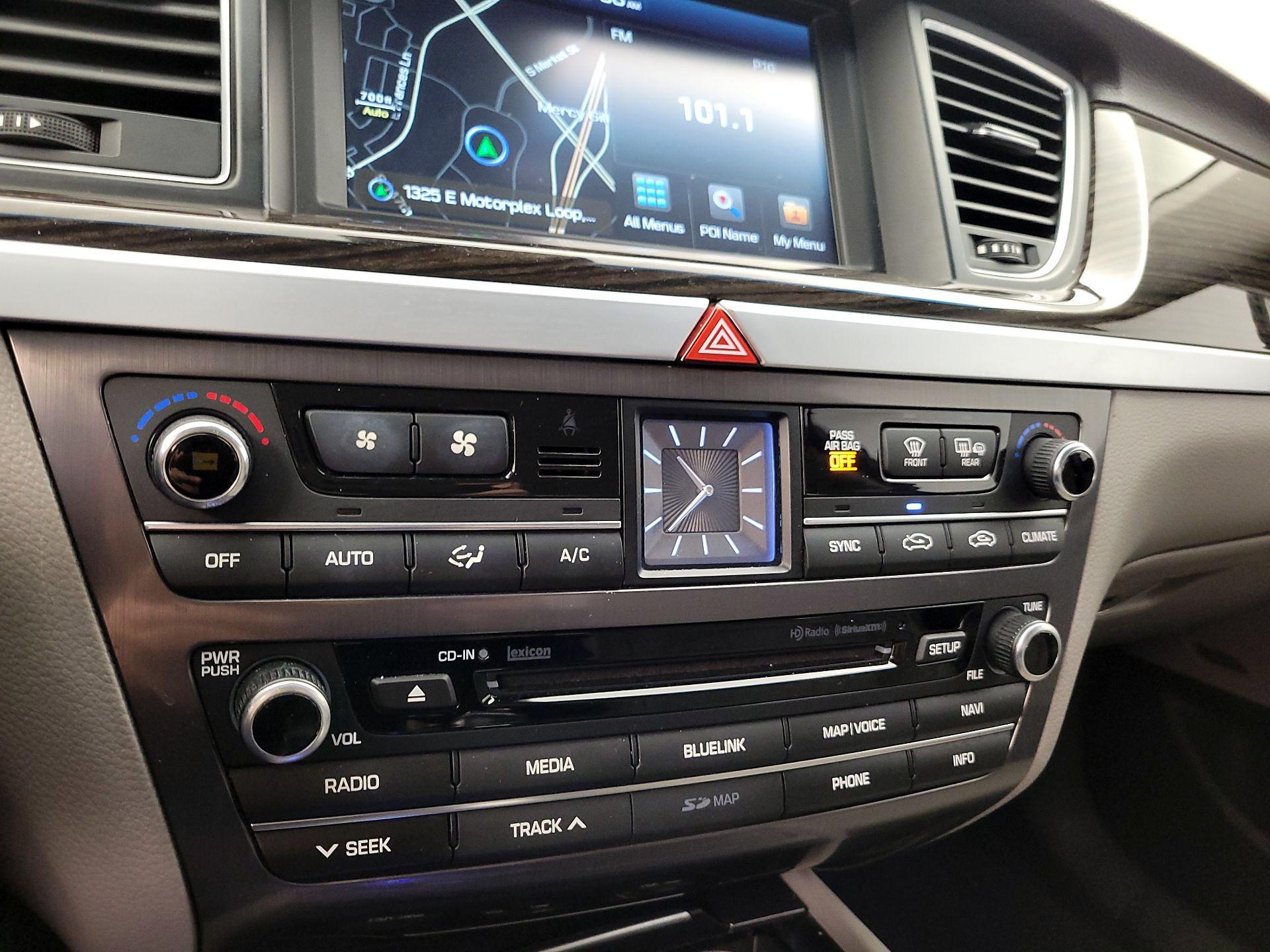 Thumbnail: 2015 Hyundai Genesis - 17