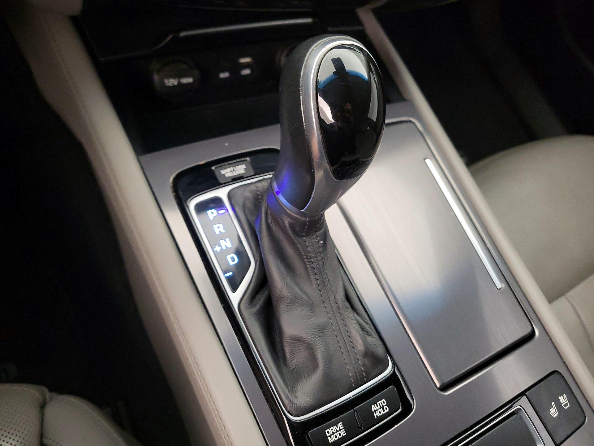 Thumbnail: 2015 Hyundai Genesis - 18