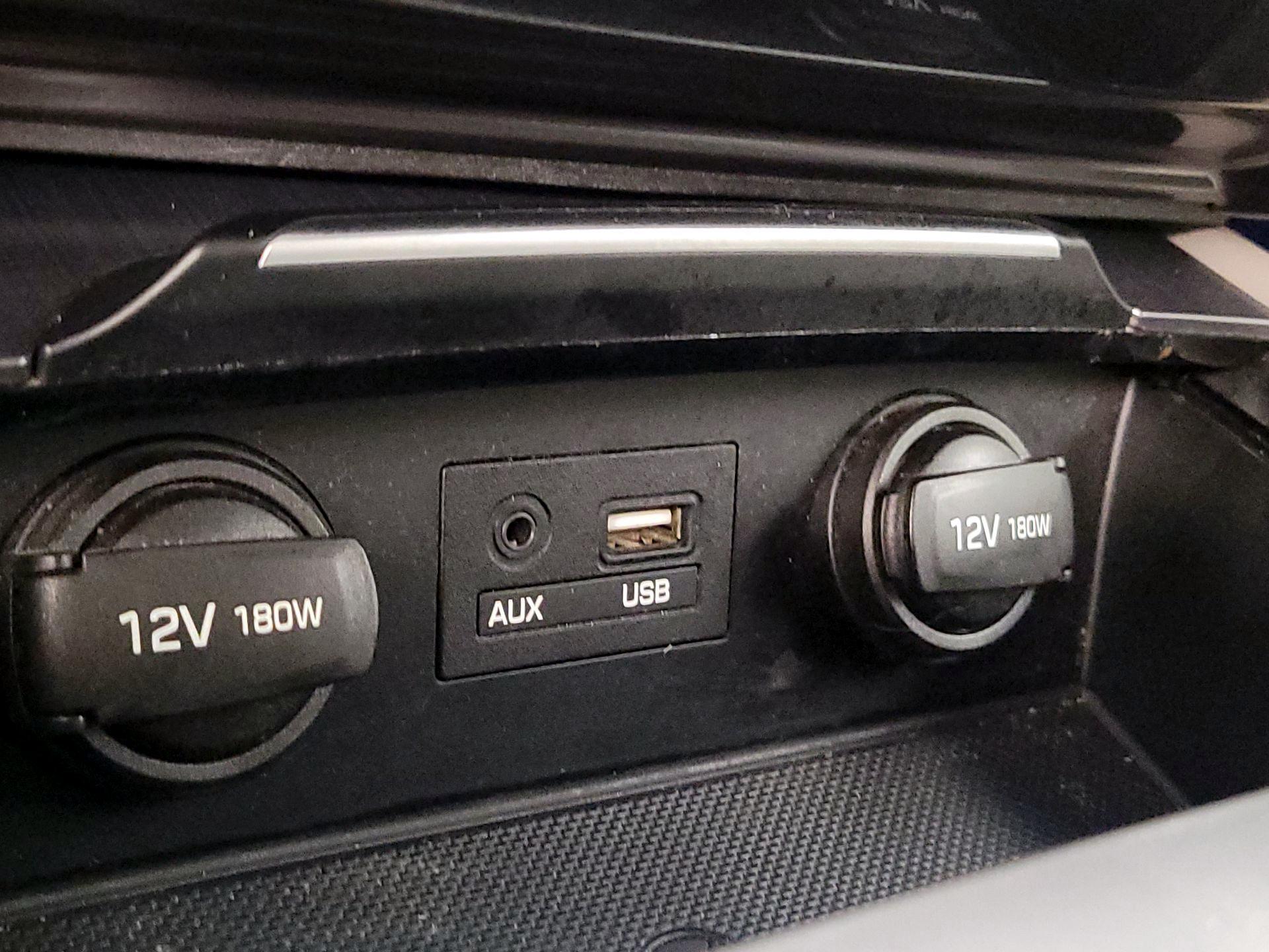 Thumbnail: 2015 Hyundai Genesis - 19