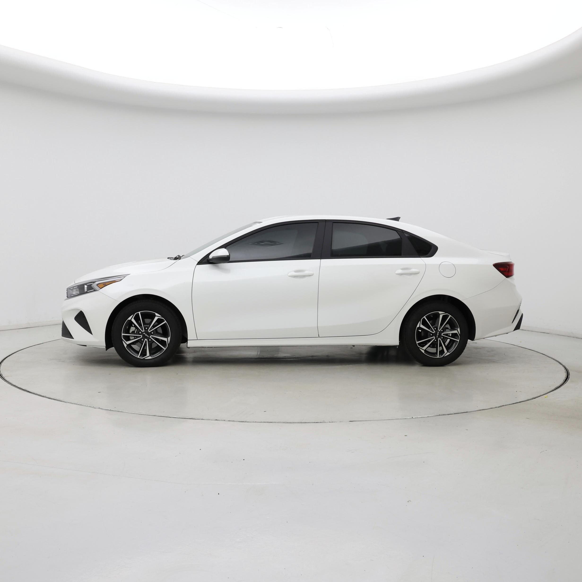 Thumbnail: 2024 Kia Forte - 3