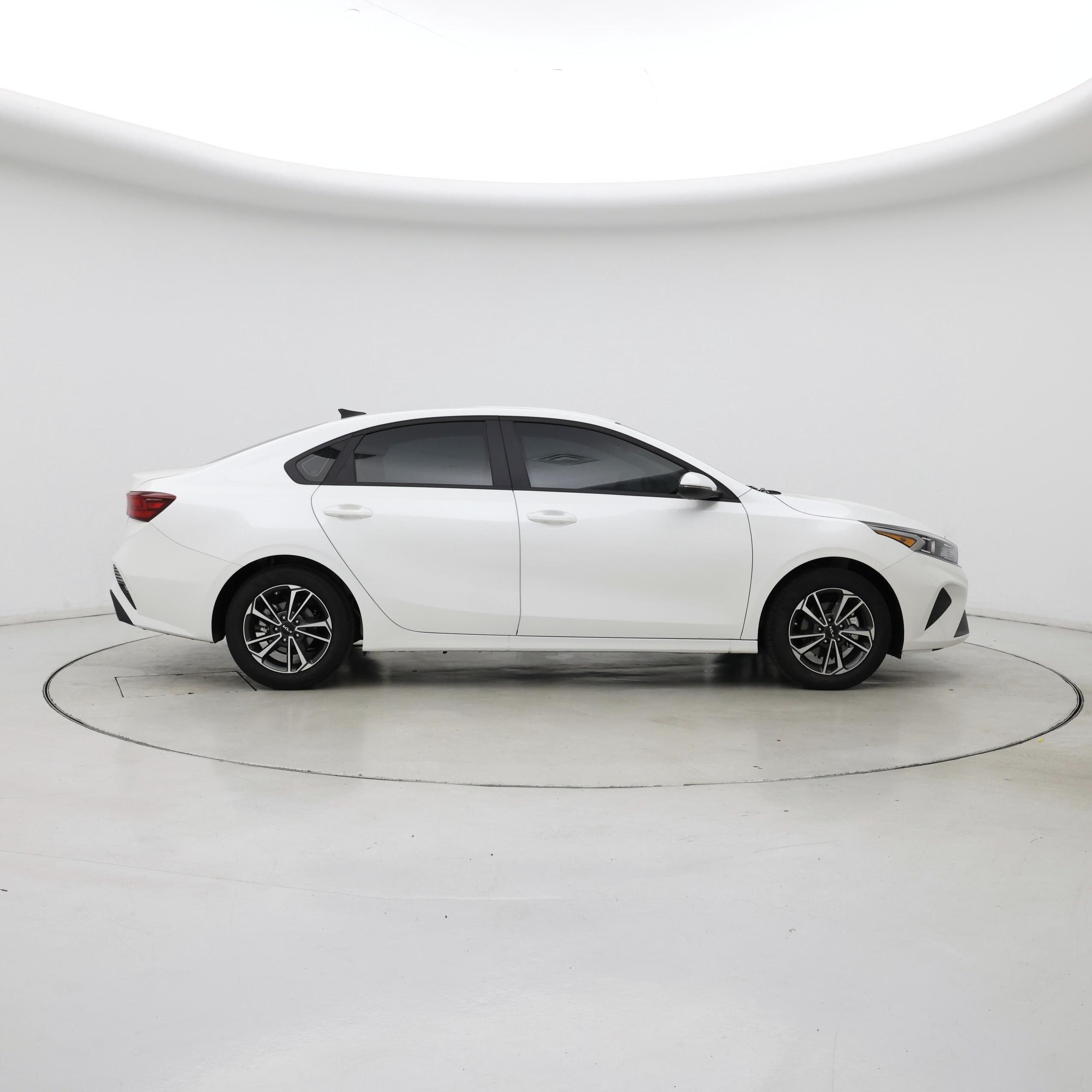 Thumbnail: 2024 Kia Forte - 7