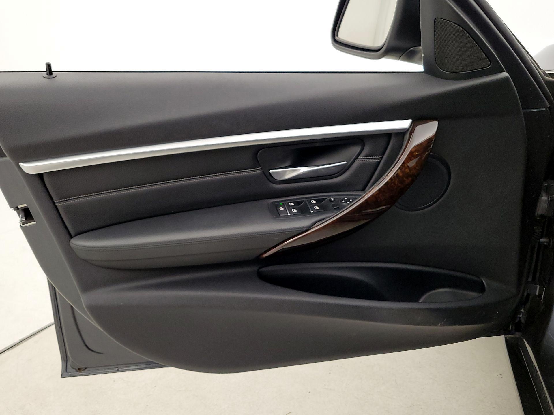 Thumbnail: 2016 BMW 3 Series - 12