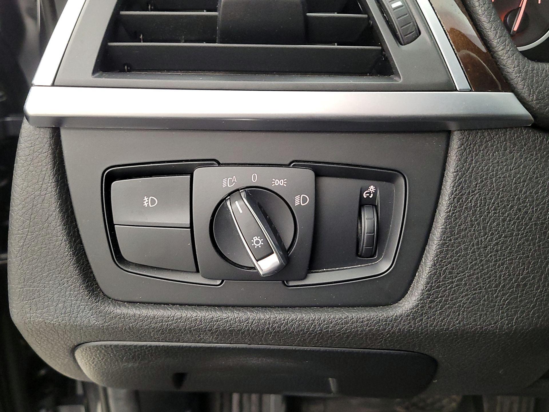 Thumbnail: 2016 BMW 3 Series - 13