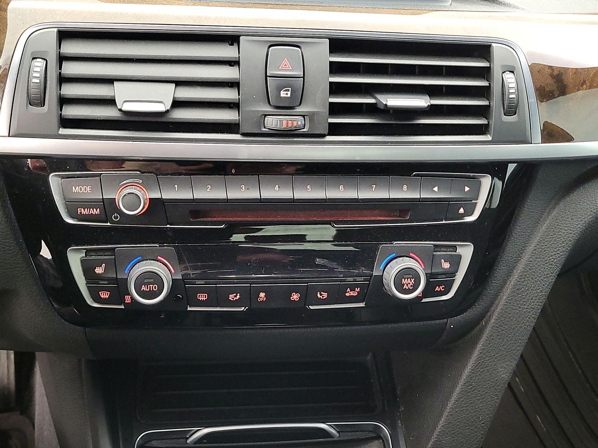 Thumbnail: 2016 BMW 3 Series - 17