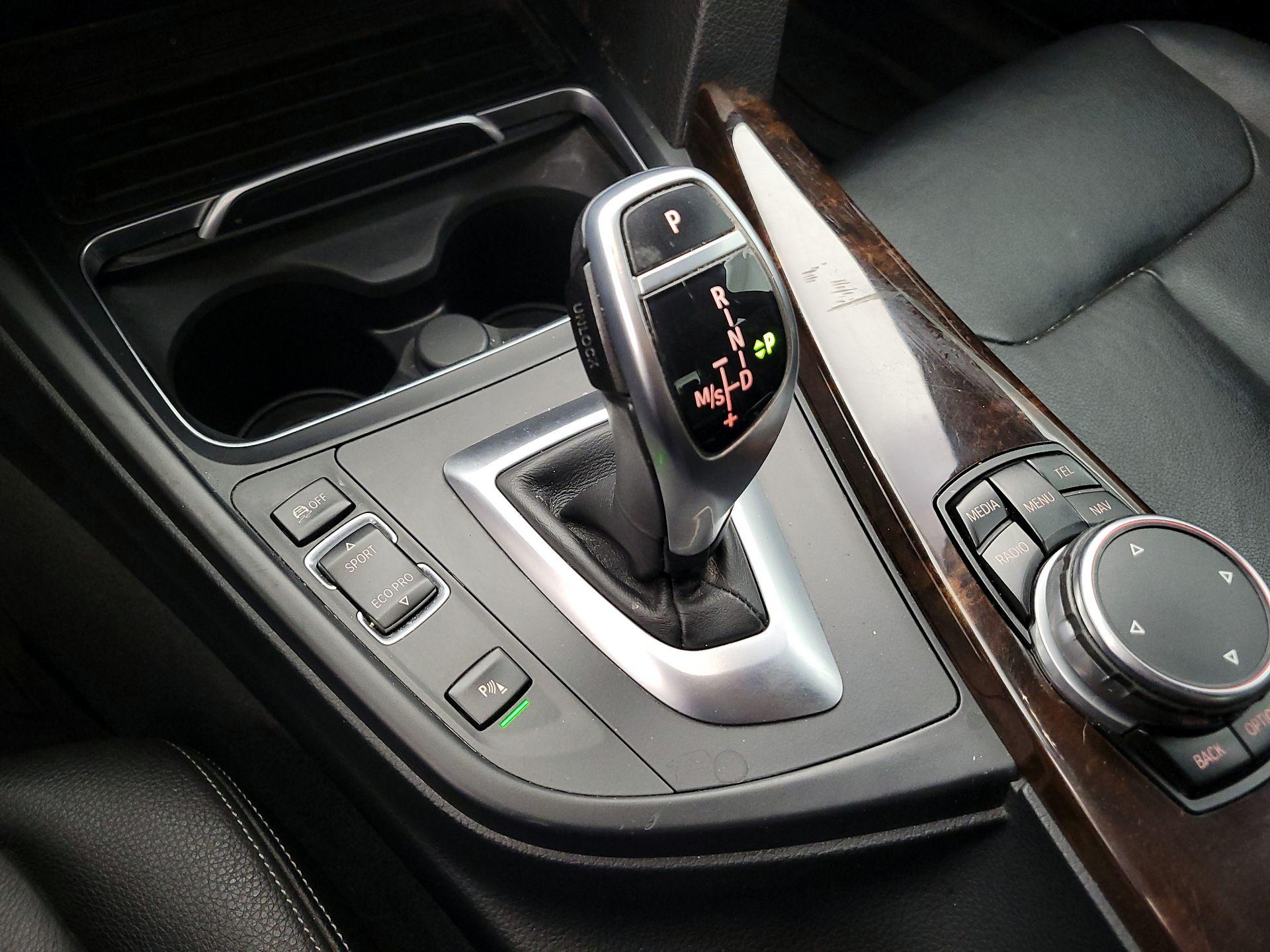 Thumbnail: 2016 BMW 3 Series - 18